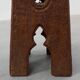 Tabouret bas en bois sculpté français du milieu du XIXe siècle de style gothique