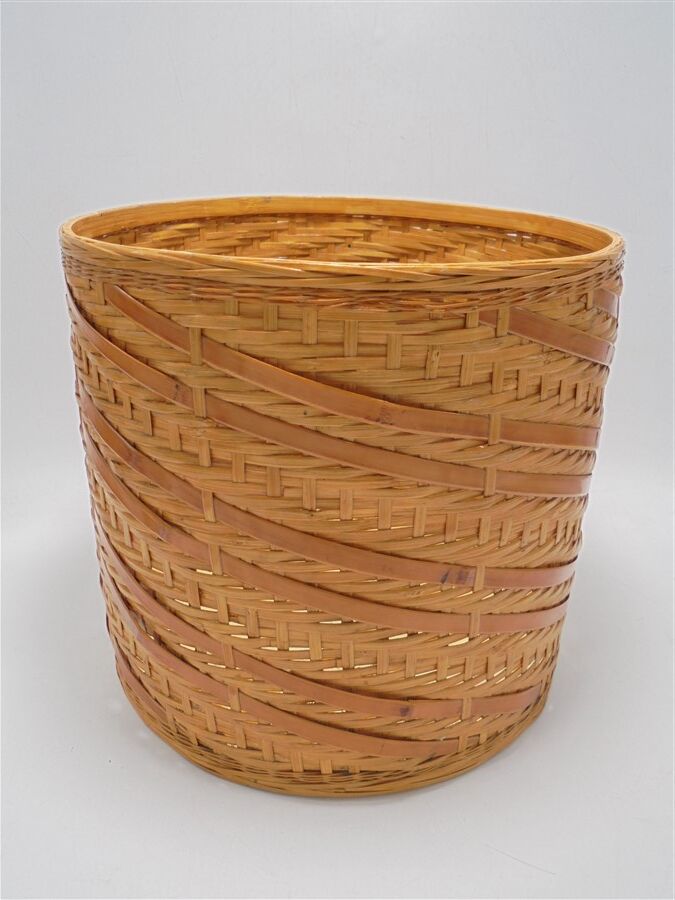 Wicker pot cover basket