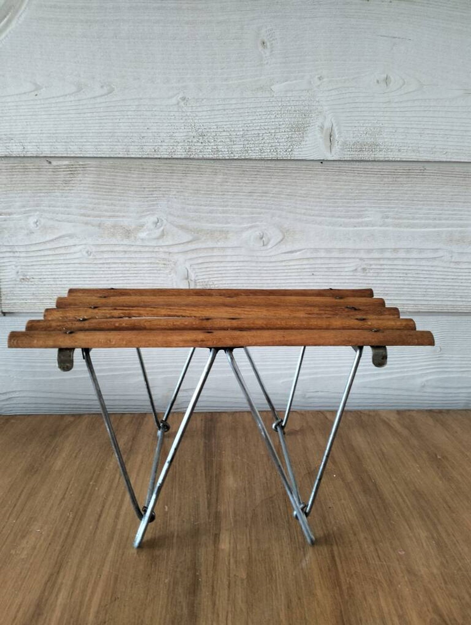 Tabouret pliant en bois