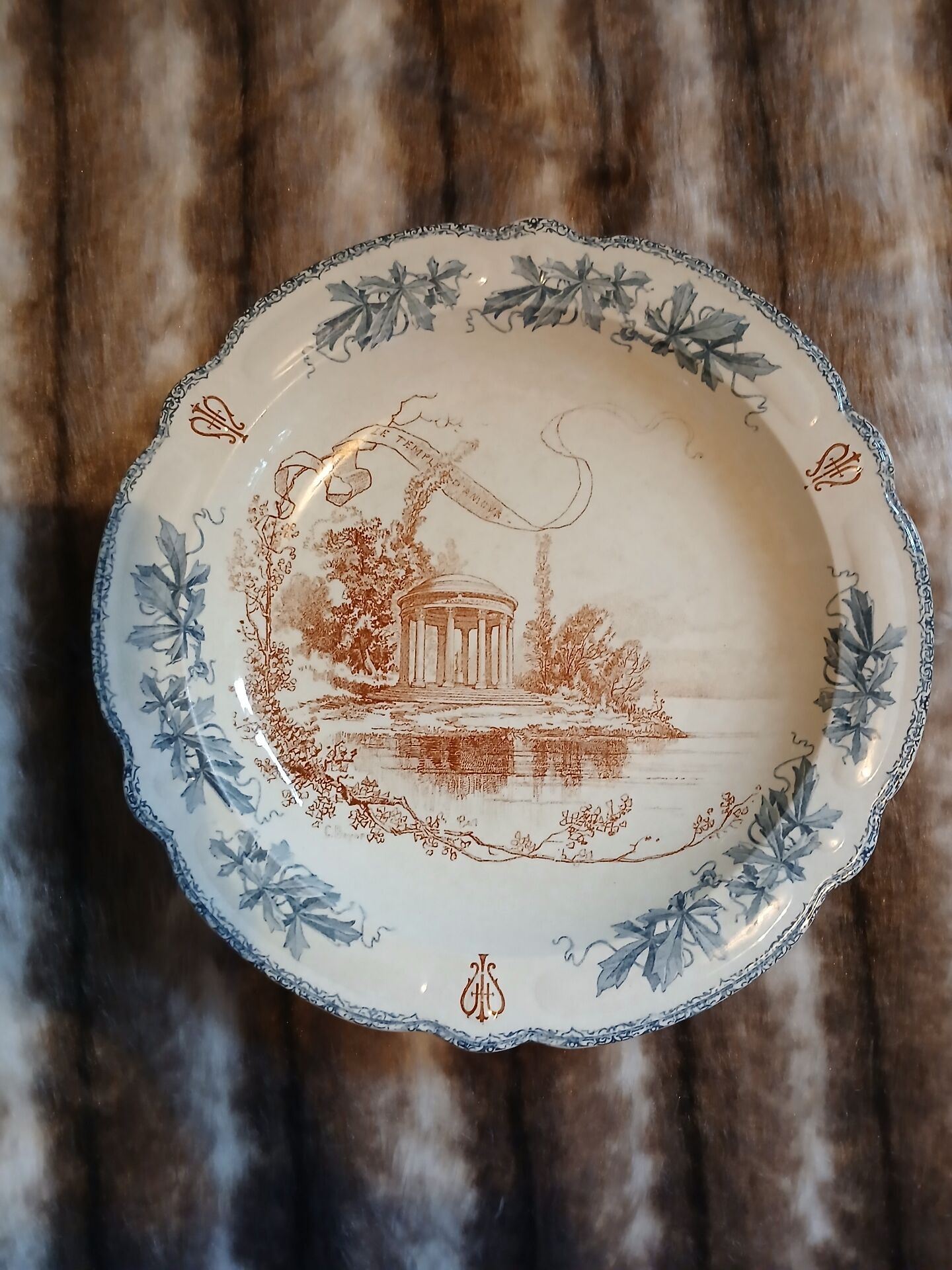 Large antique plate "Louis XIII" Choisy le Roi