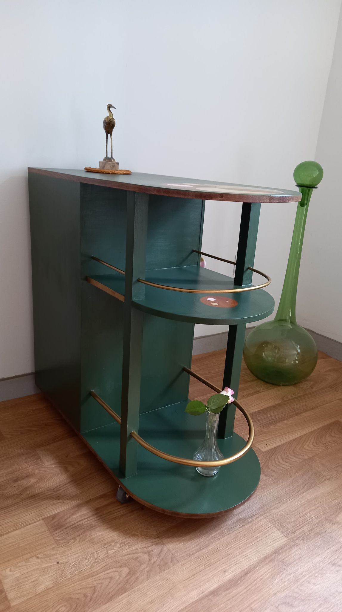 Mini artdeco bar on roulette