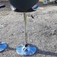 Paire de tabourets de bar vintage chrome et skai