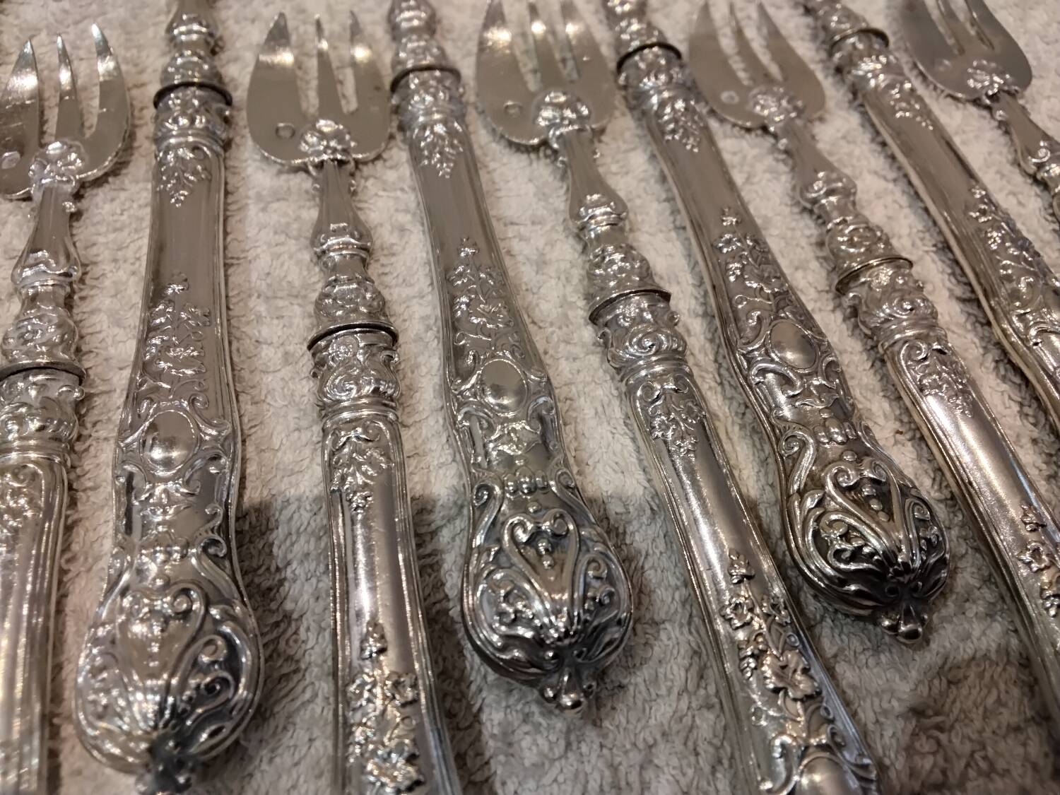 11 silver oyster forks, 800 Minerva style, Louis Philippe