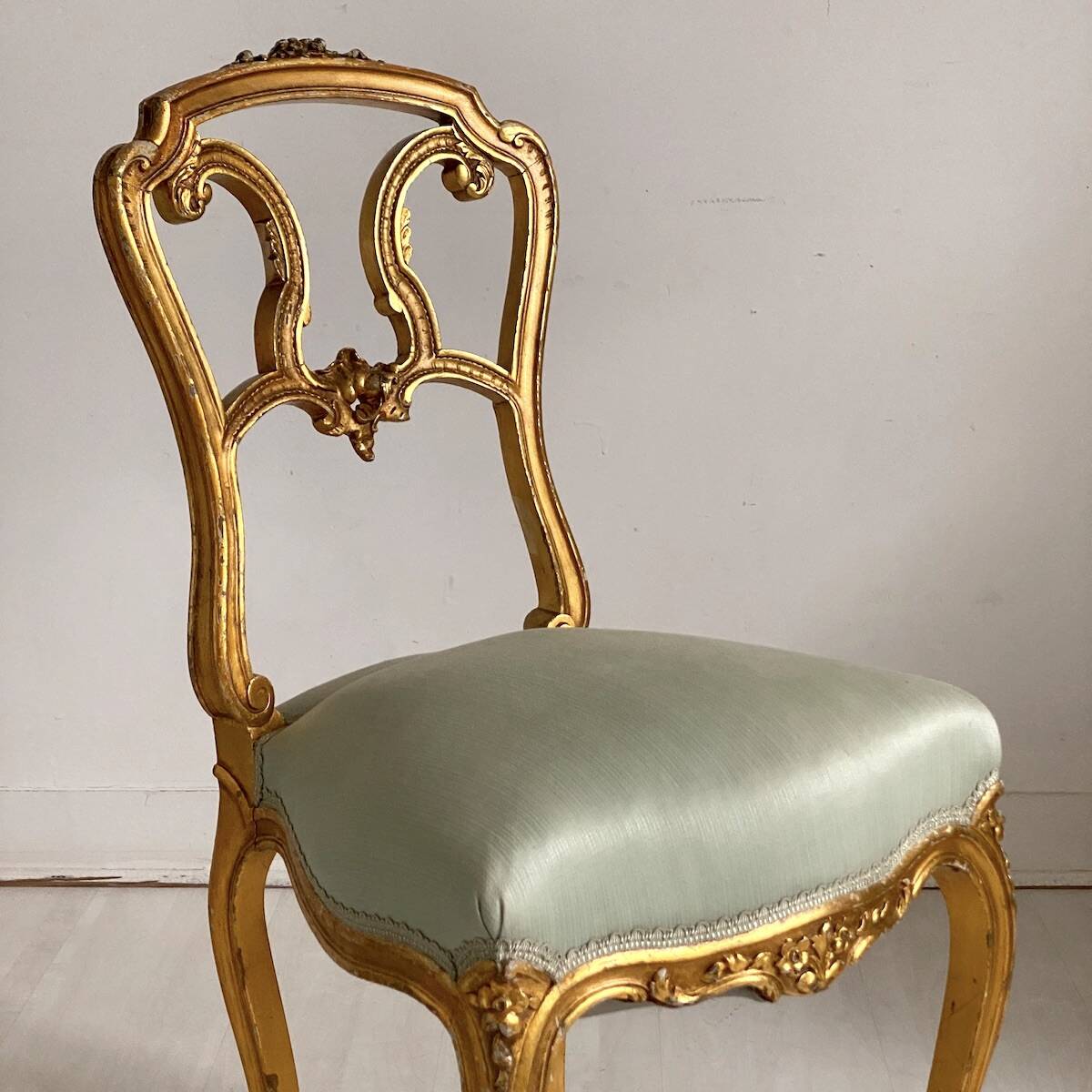 Chaise en bois sculpté et doré Époque Napoléon III