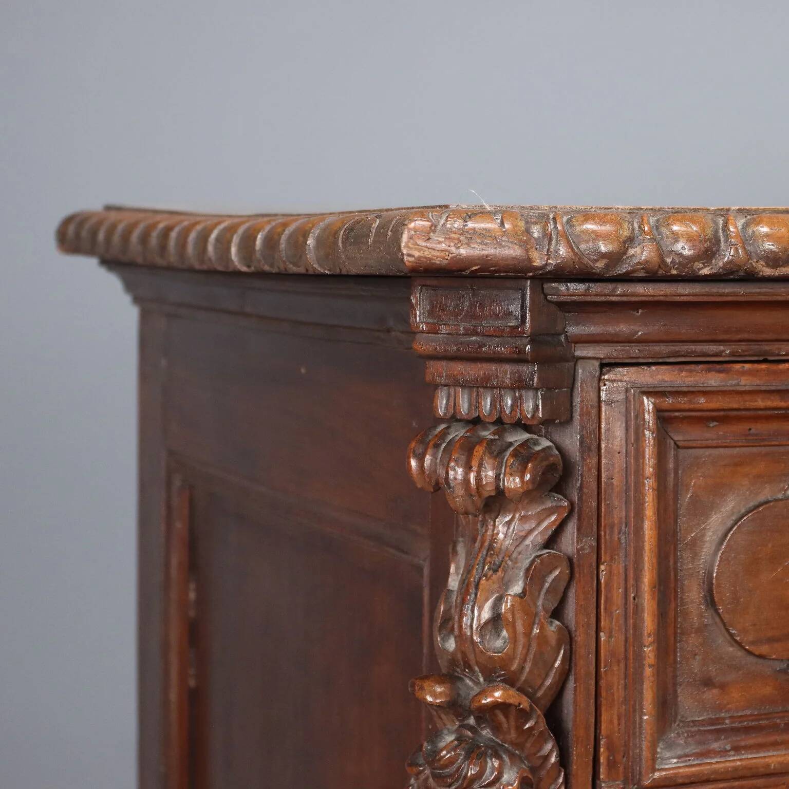 Commode baroque ancienne en noyer et peuplier XVIIIe siècle