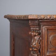 Antique baroque chest of drawers in walnut and poplar, 18th century.