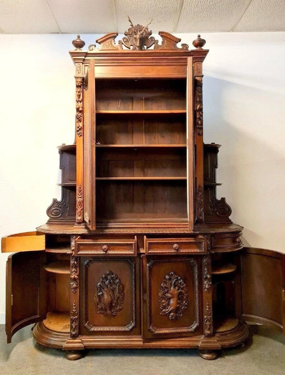 Important two-body buffet from a hunting lodge in carved walnut, Renaissance style.