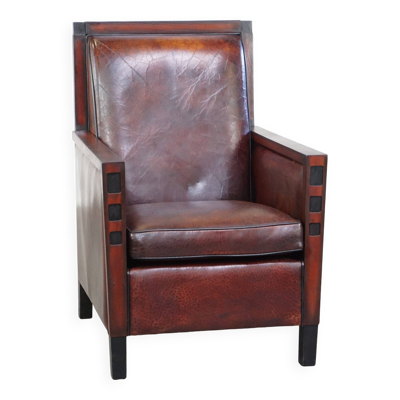 Fauteuil design Art Déco en peau de mouton associé au bois