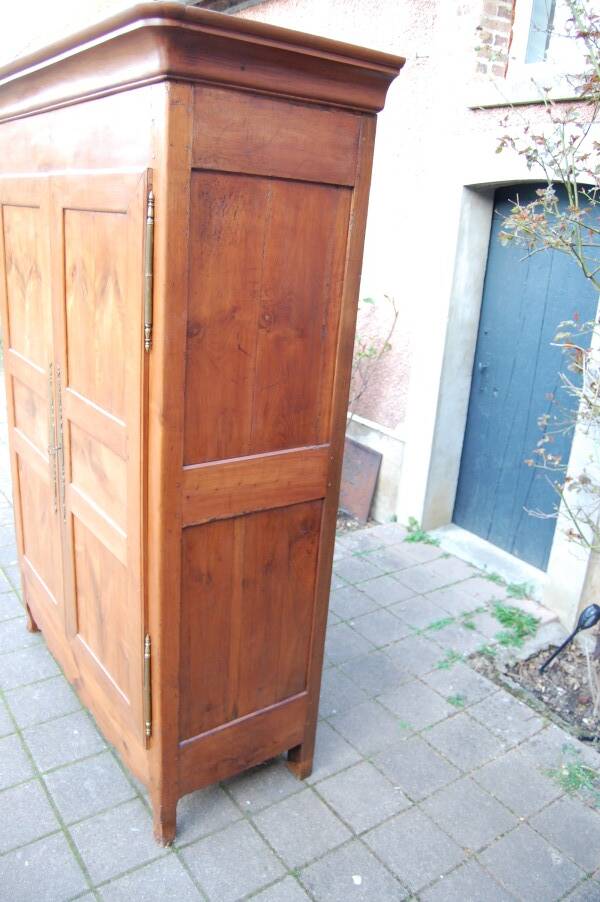 Louis Philippe wardrobe in golden cherry wood from the 19th century.