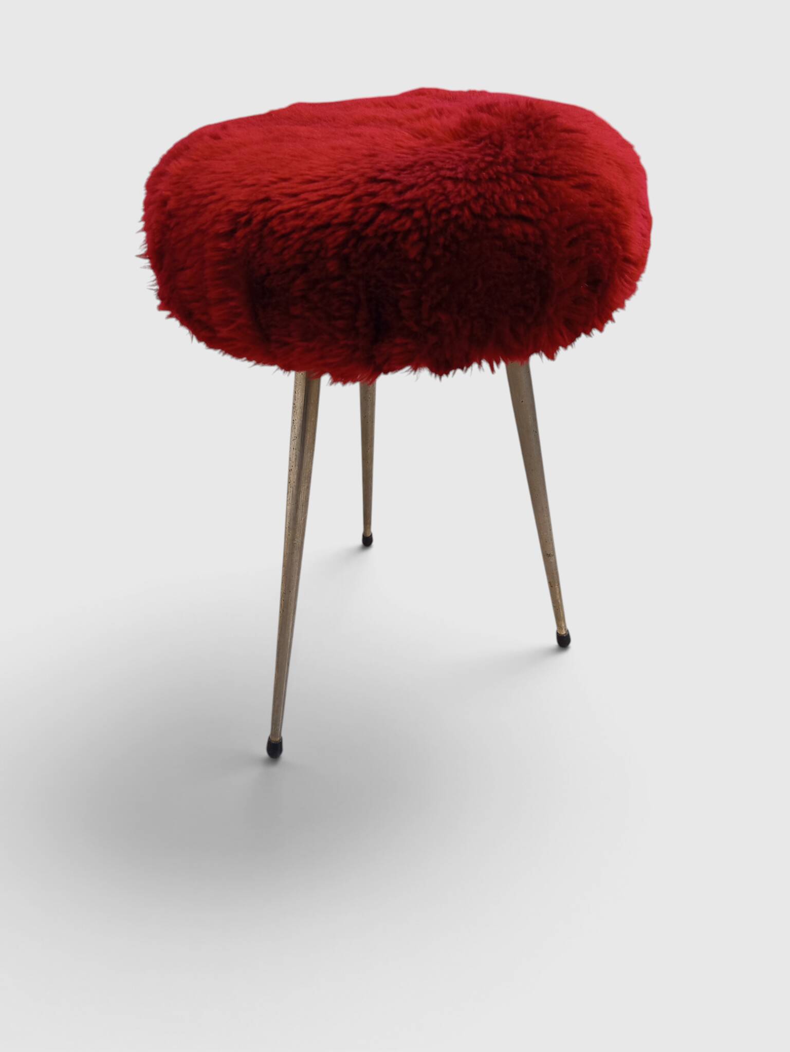 Tabouret tripode vintage "Moumoute" rouge – Pelfran – Années 60