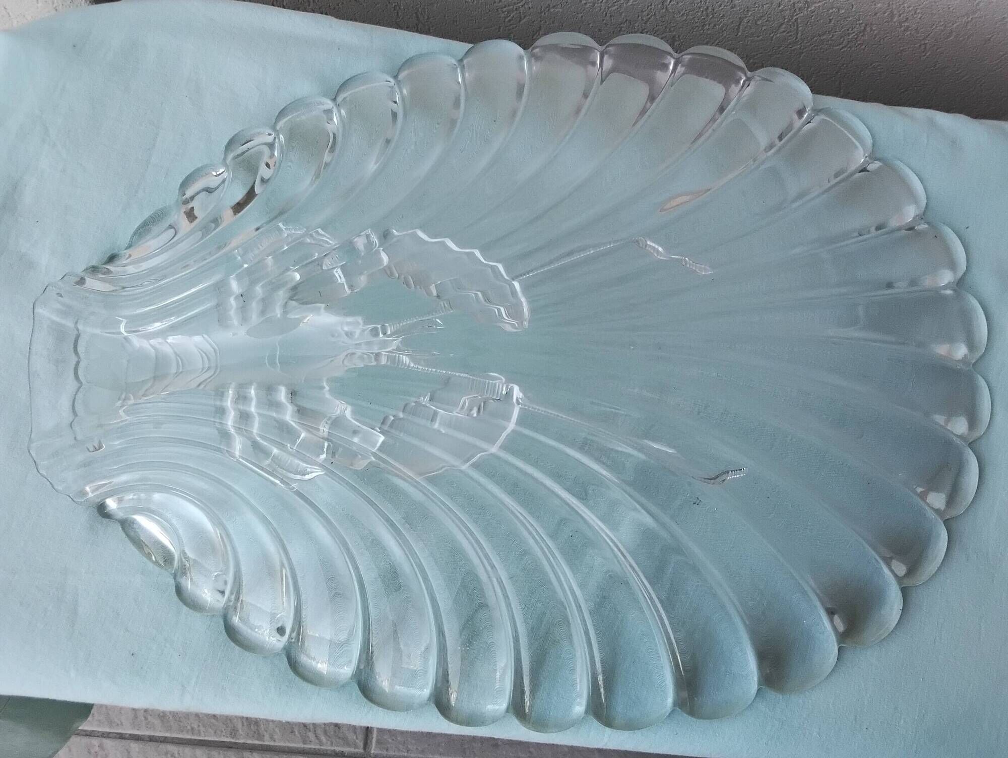 Dish for shellfish or lobster.