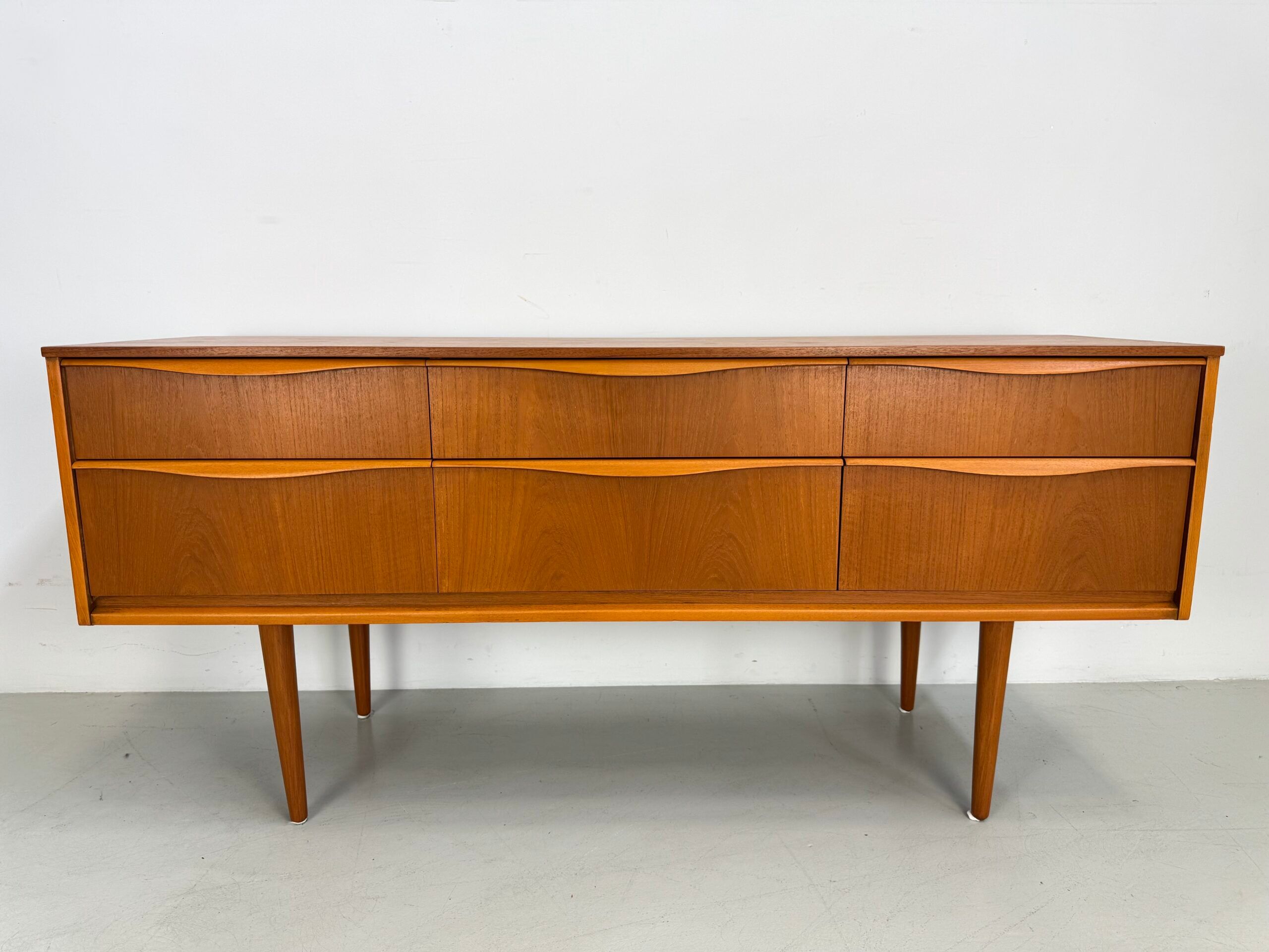 Vintage Austinsuite sideboard.