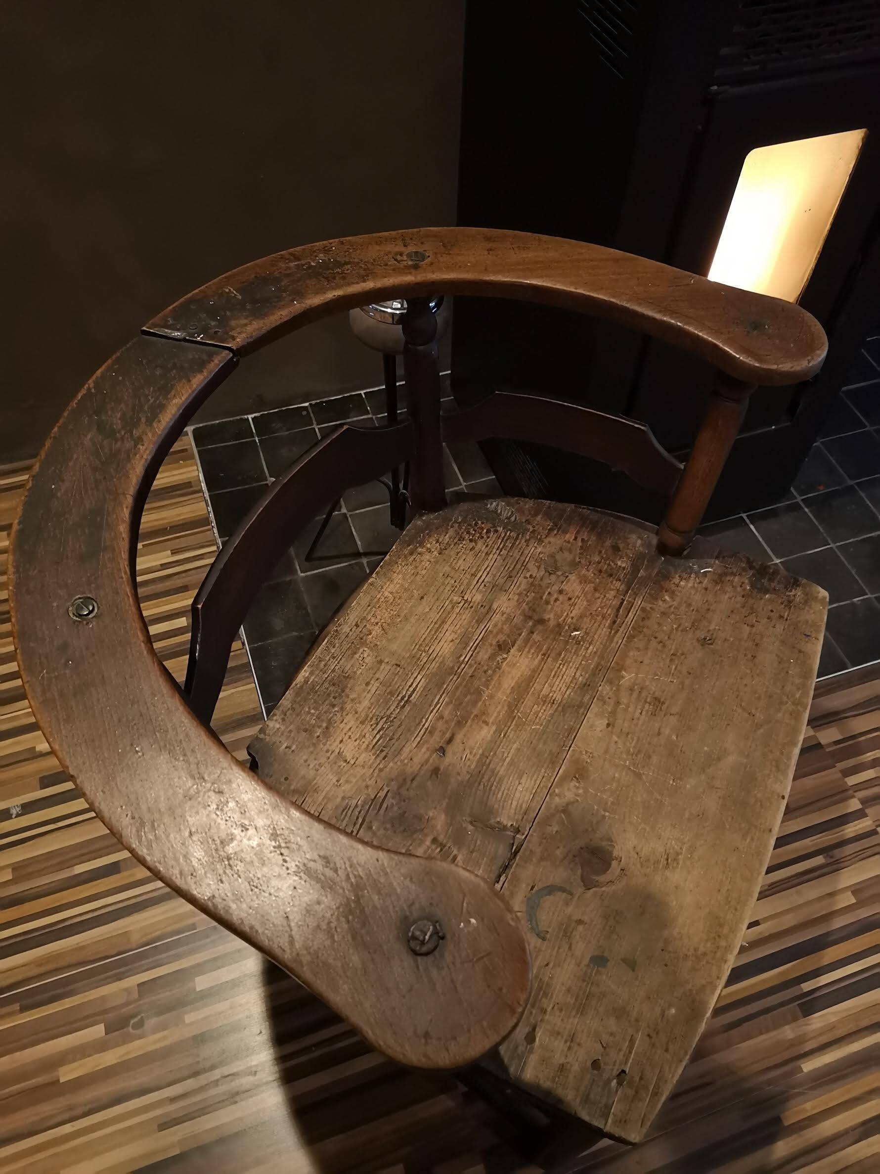 Antique solid wood armchair - Authentic rustic style