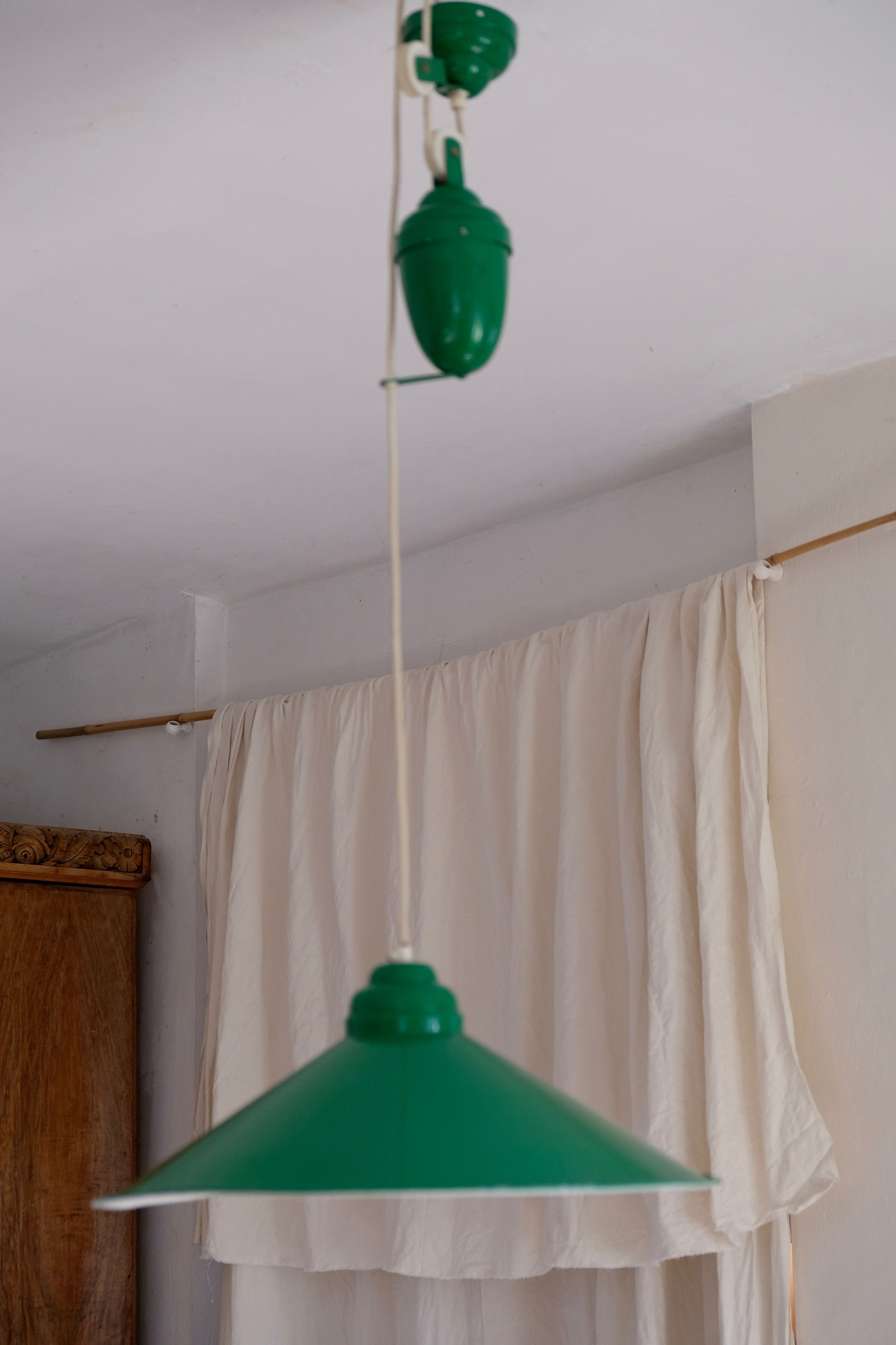 Industrial hanging in green metal with pulley