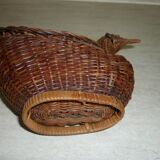 Woven wicker hen