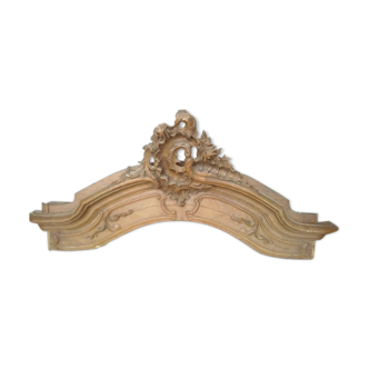 Pediment Louis XV in carved wood shell dating from the 1930 in walnut