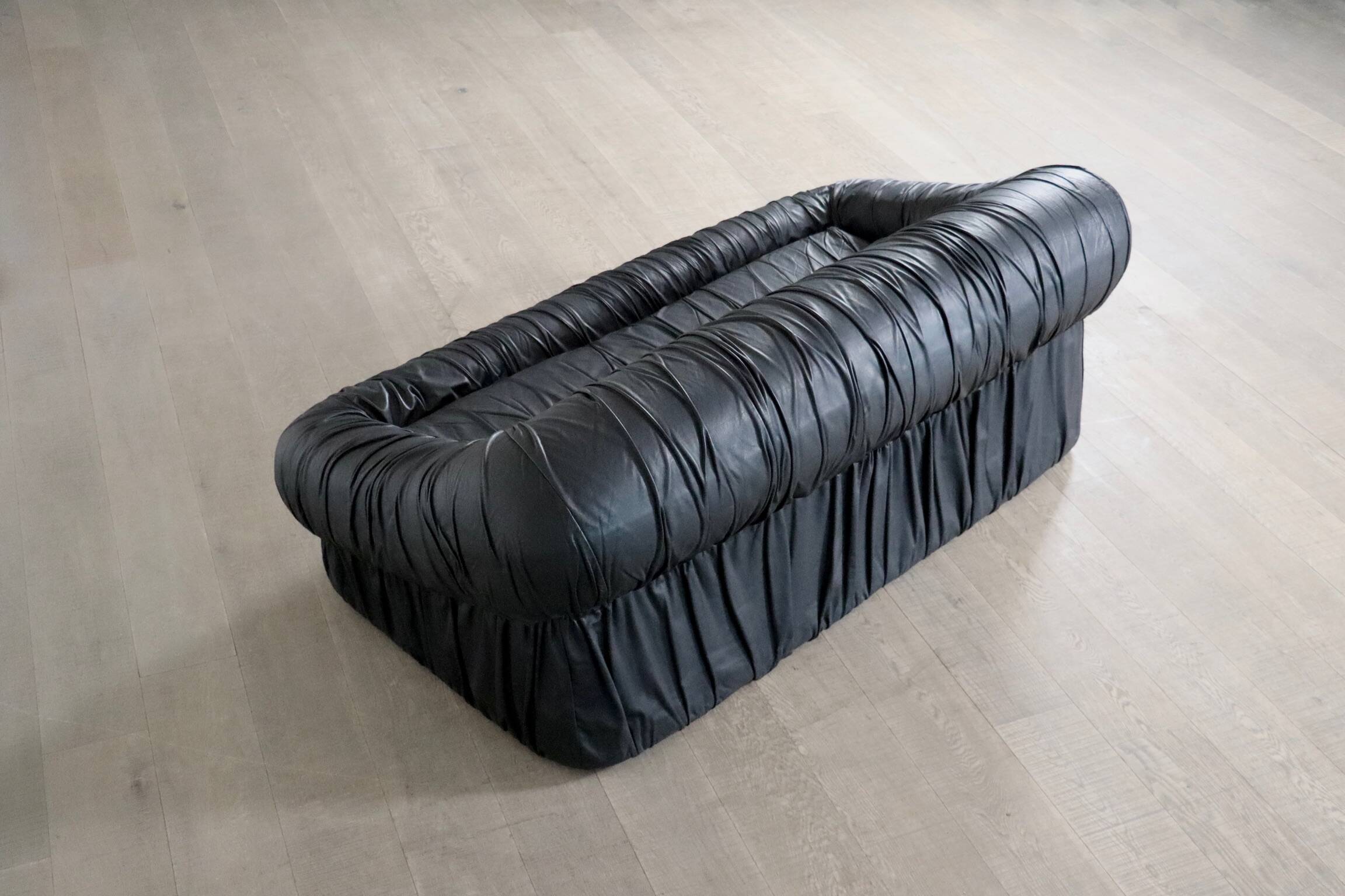 Vintage sofa by De Pas D’Urbino & Lomazzi in black leather for Dall’Oca, 19