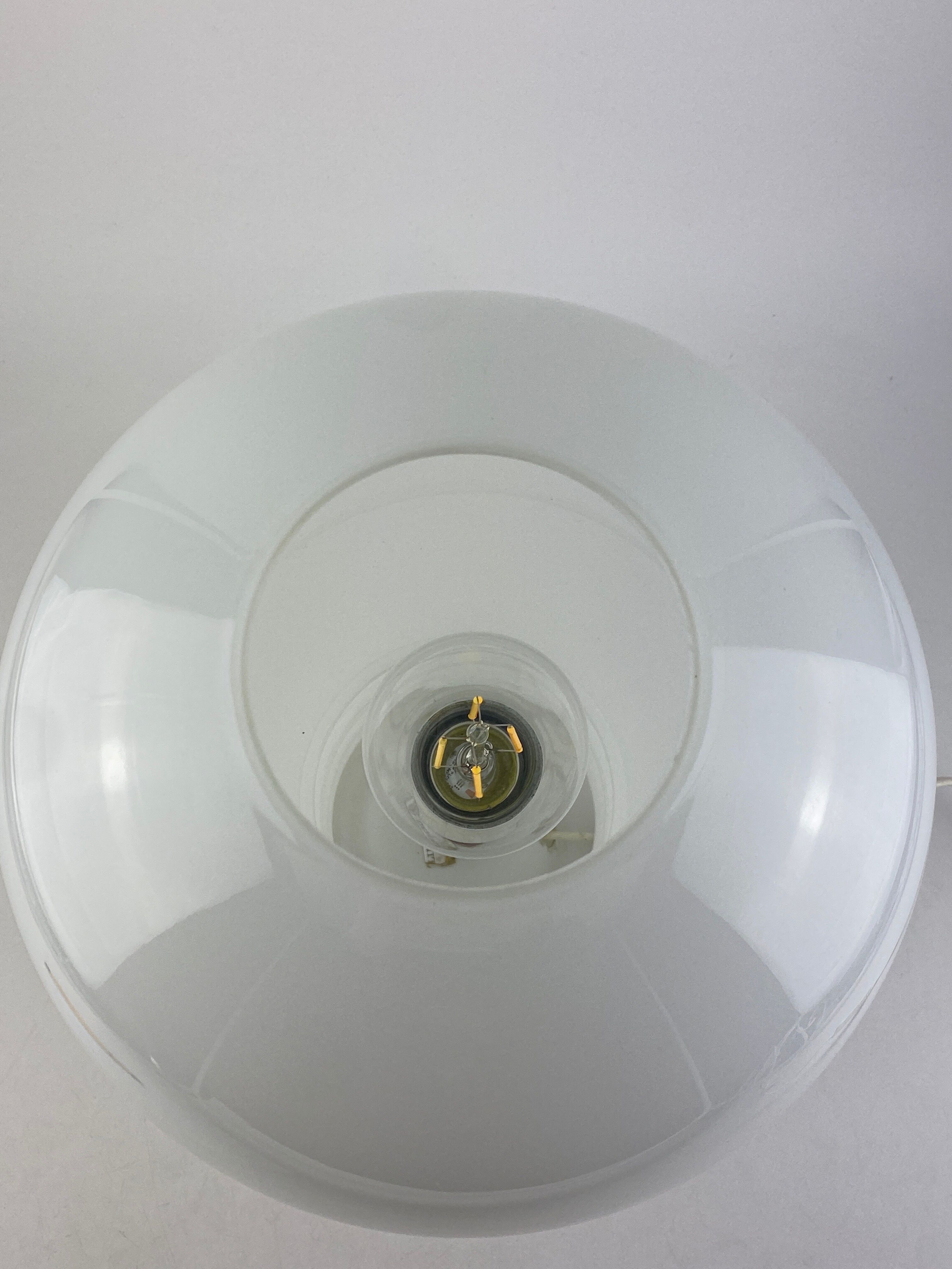 Lampe de table vintage en verre blanc, ampoule de Glashütte Limburg 1979