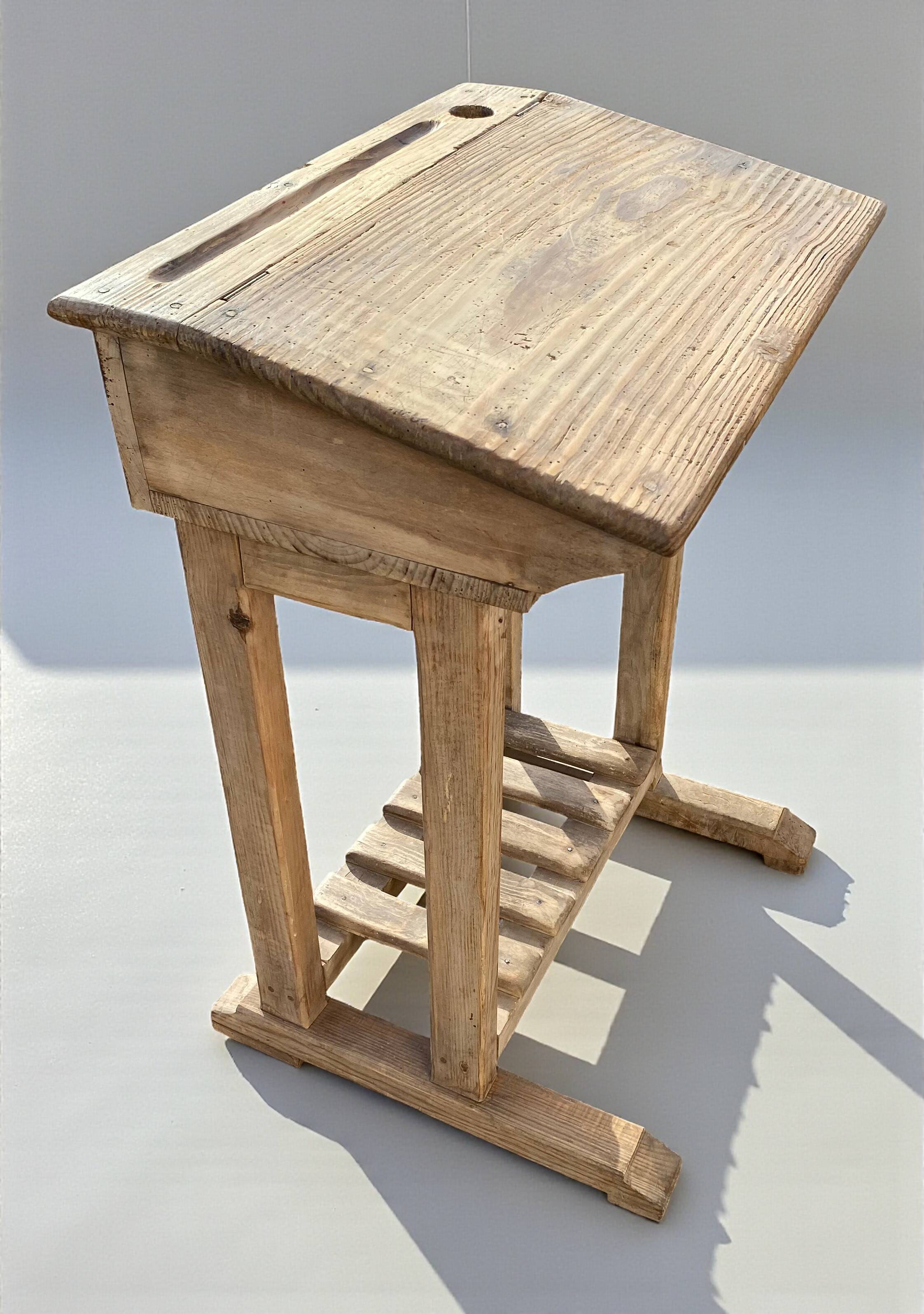 Vintage: Very old school desk