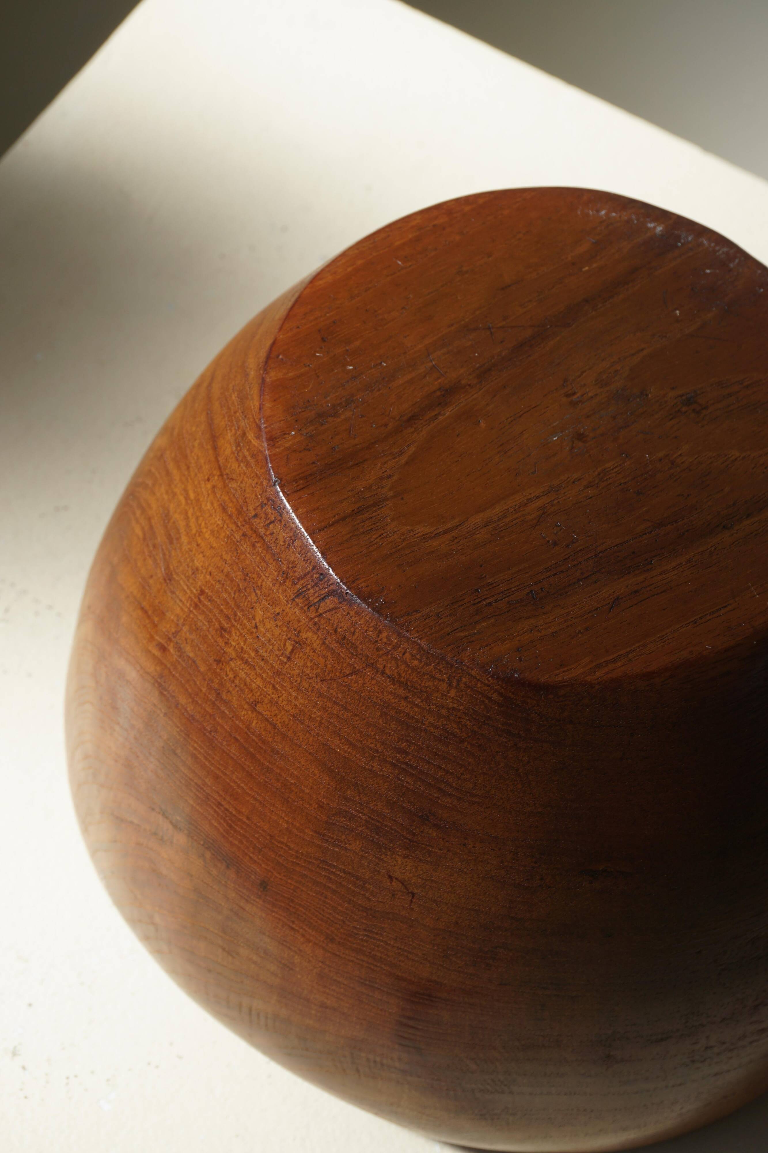 Danish sculptural bowl in teak from the mid-century, handcrafted in the 1960s.