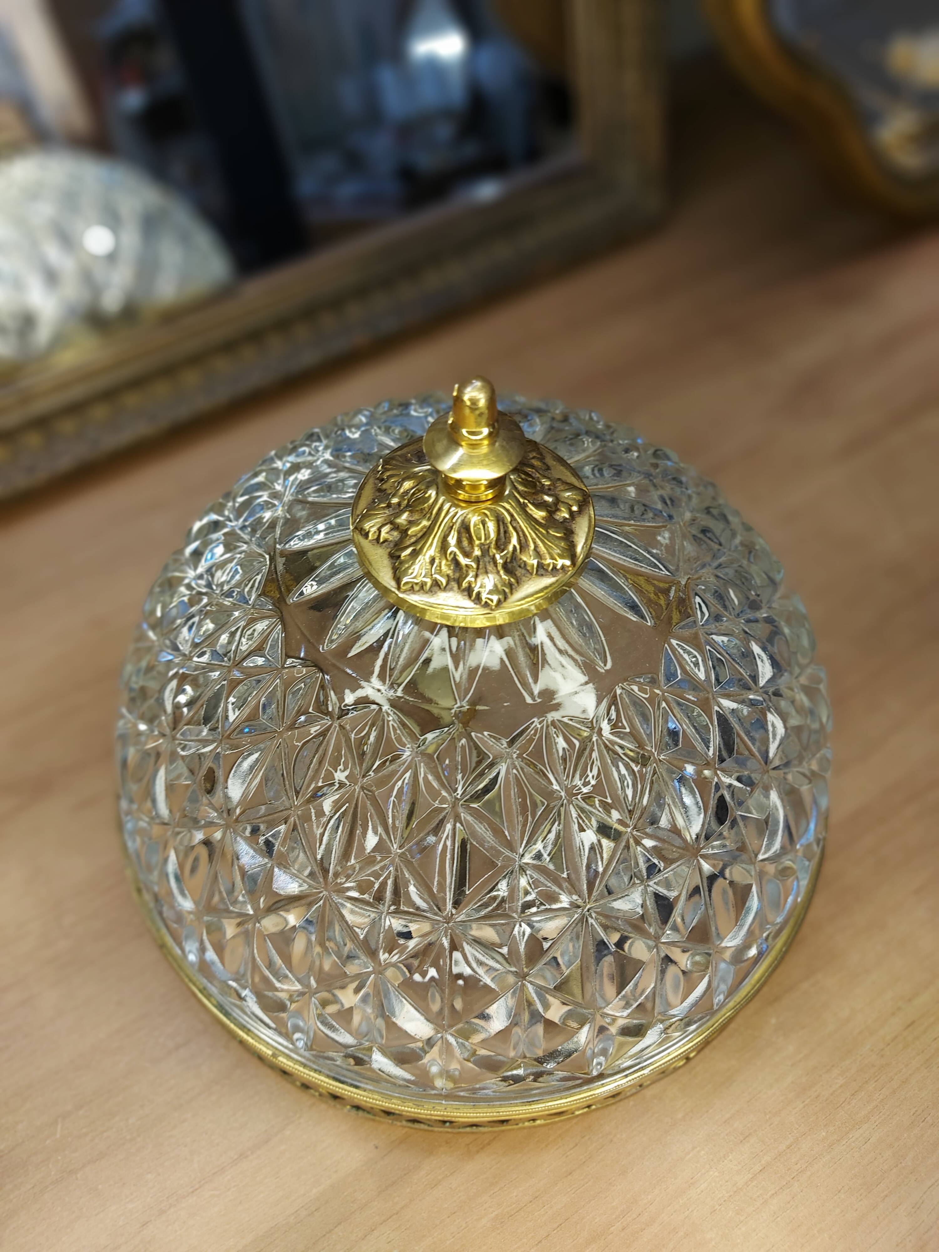 Chisled glass applique