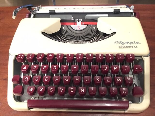 Typewriter Olympia Splendid 66