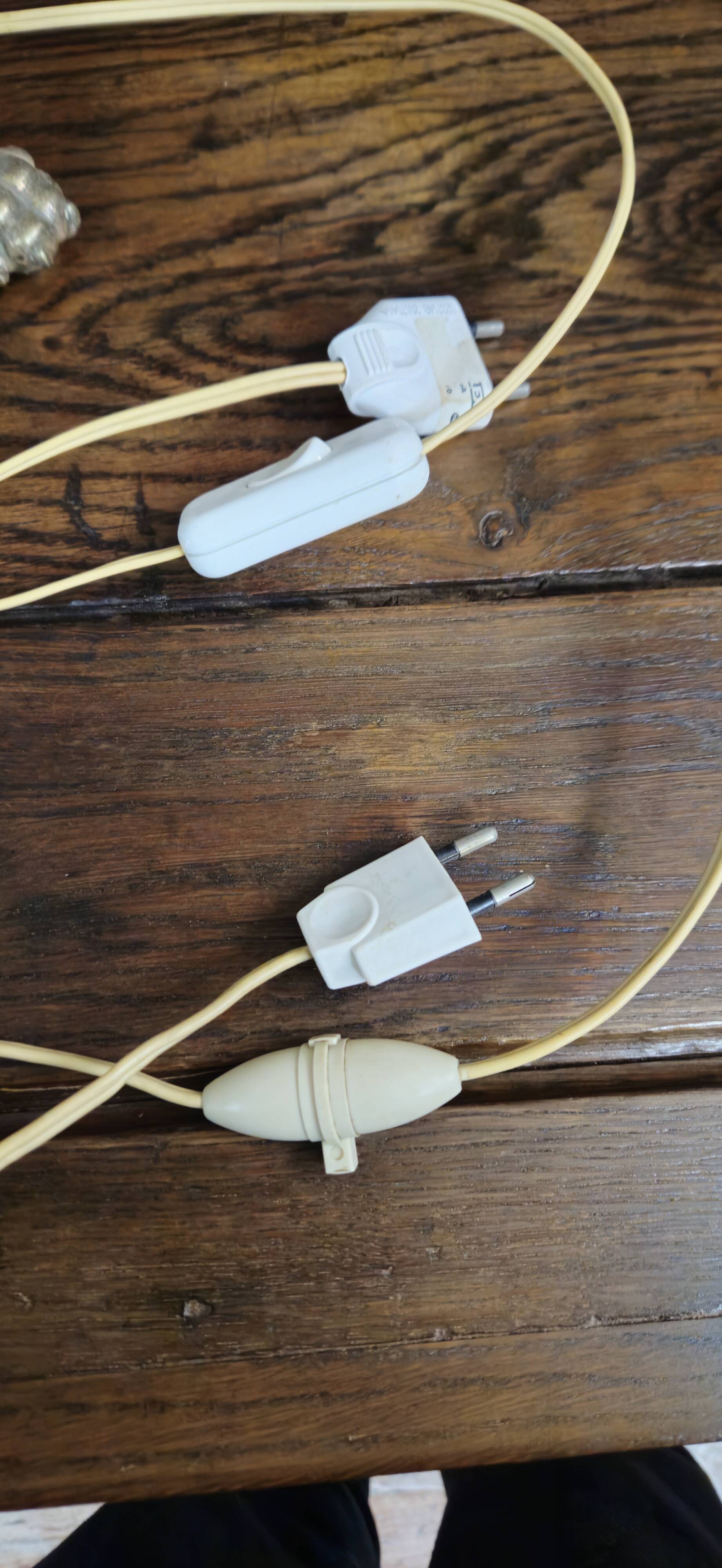 Paire de lampes anciennes en bronze – style classique