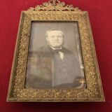Ancien photo portrait d'homme avec cadre en laiton