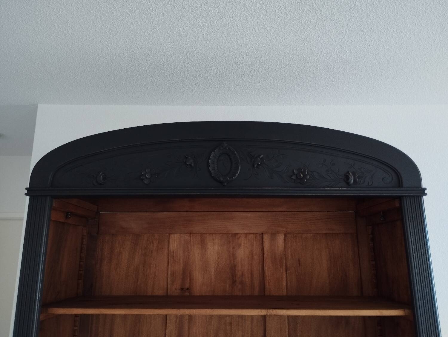 Old library black patina chalk paint