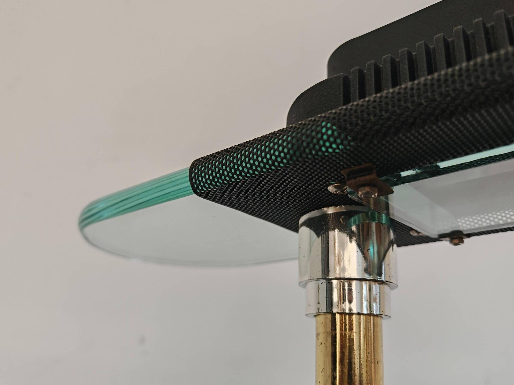 Paire de lampes de banquier style Memphis attribuées à Robert Sonneman 1980s