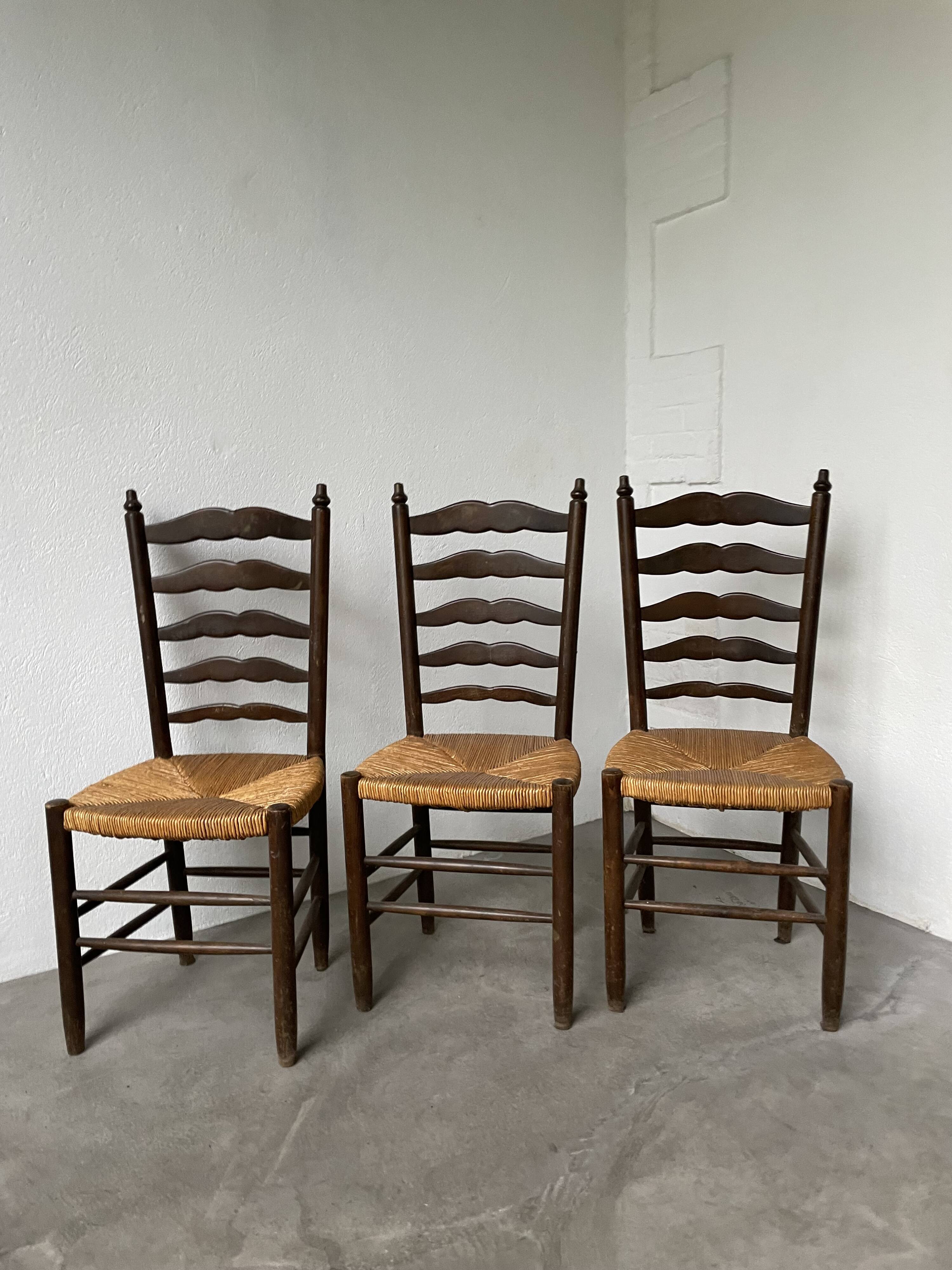 Trio rustic chairs in oak straw