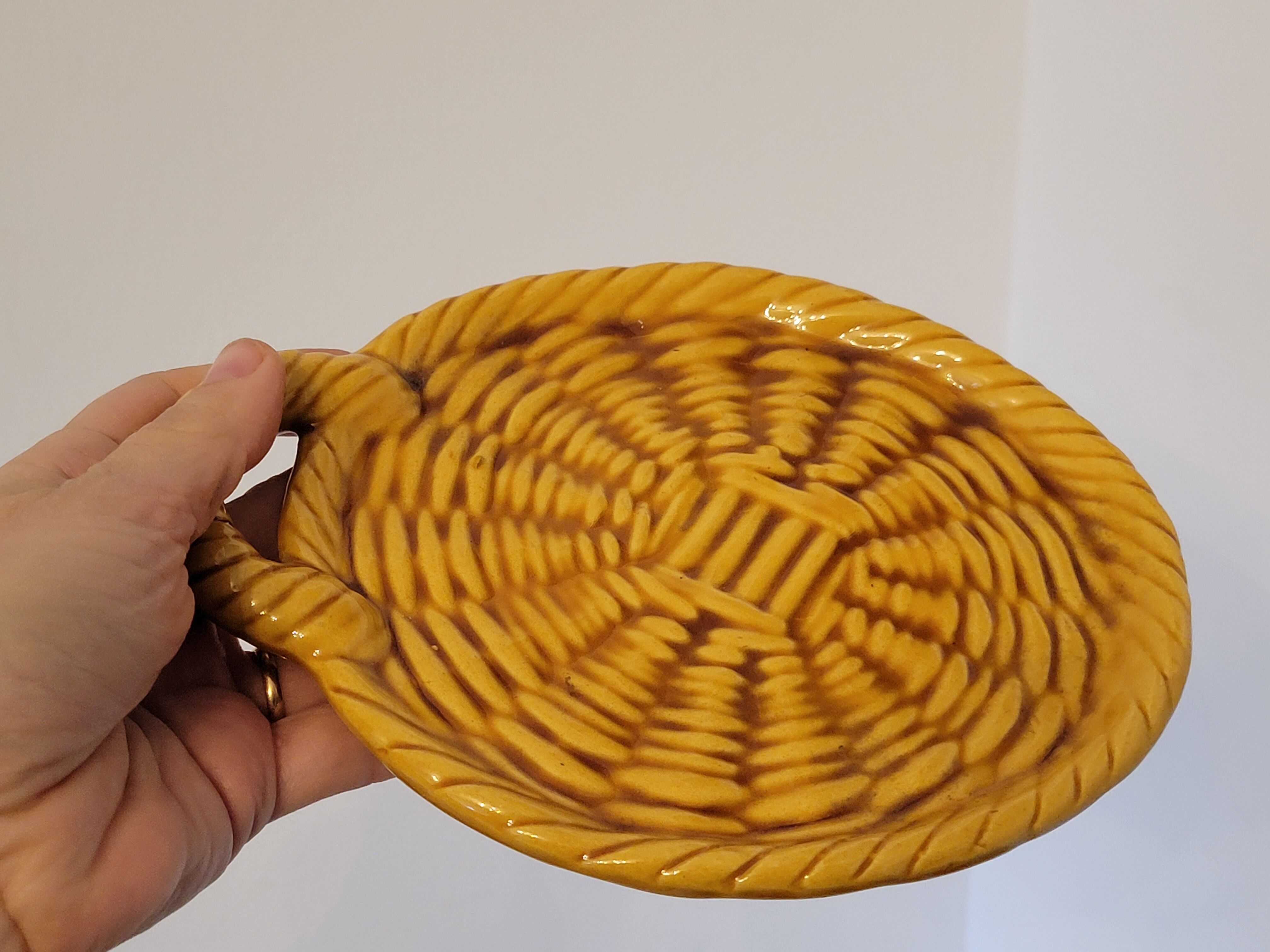 Servant cup or braided ceramic decoration bottle underwear