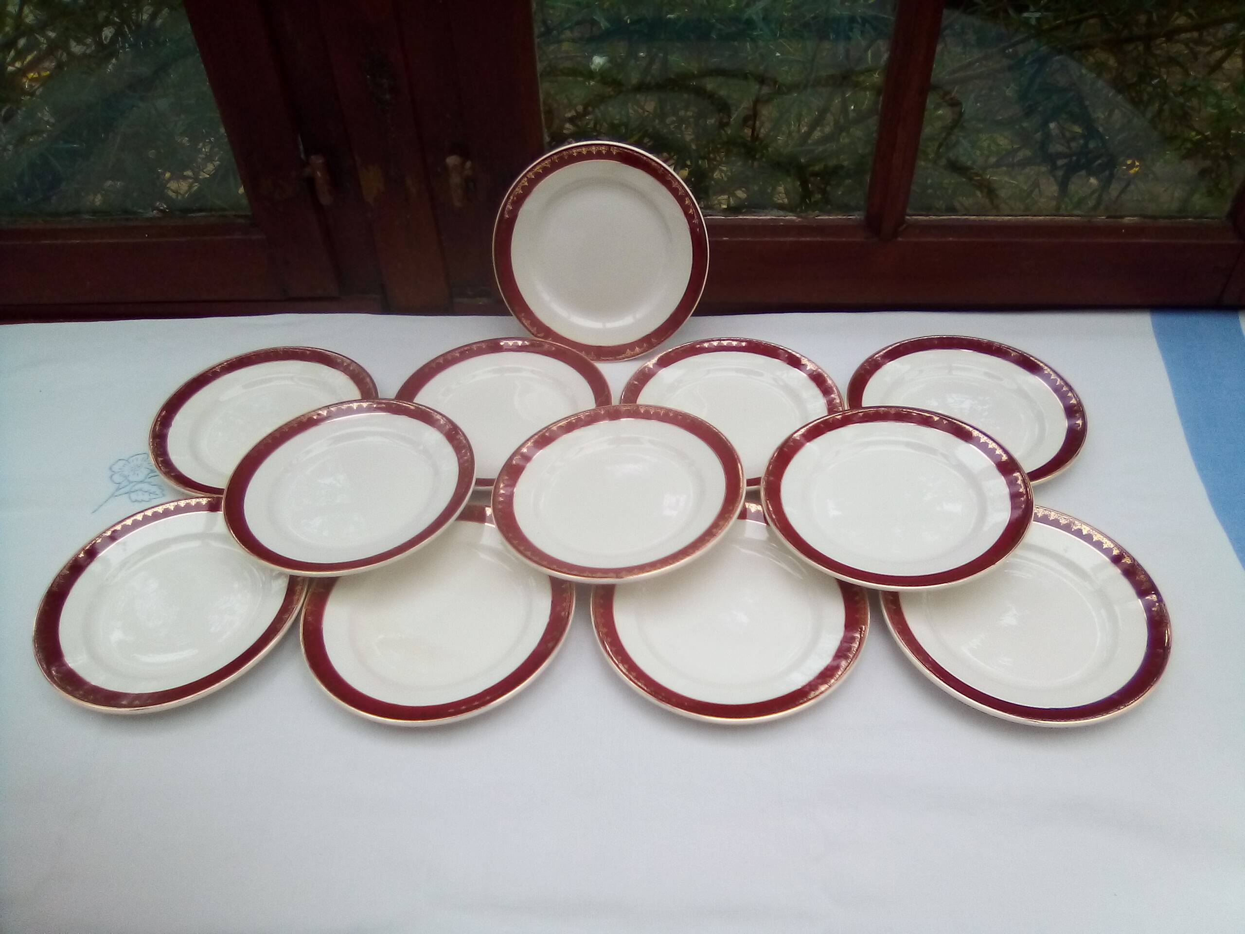 12 Rubis / Digoin dessert plates