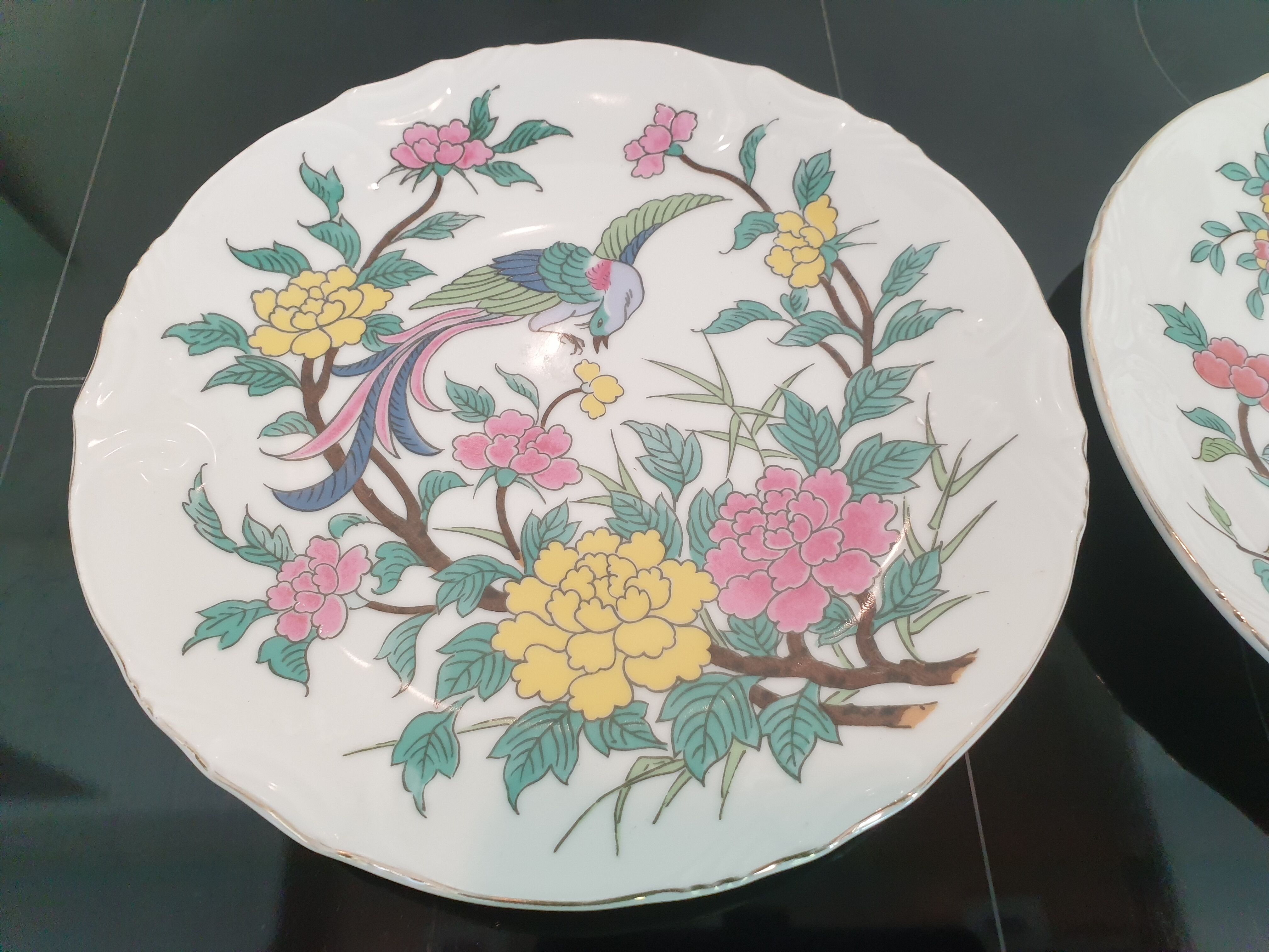 2 Japanese plates with Parrots