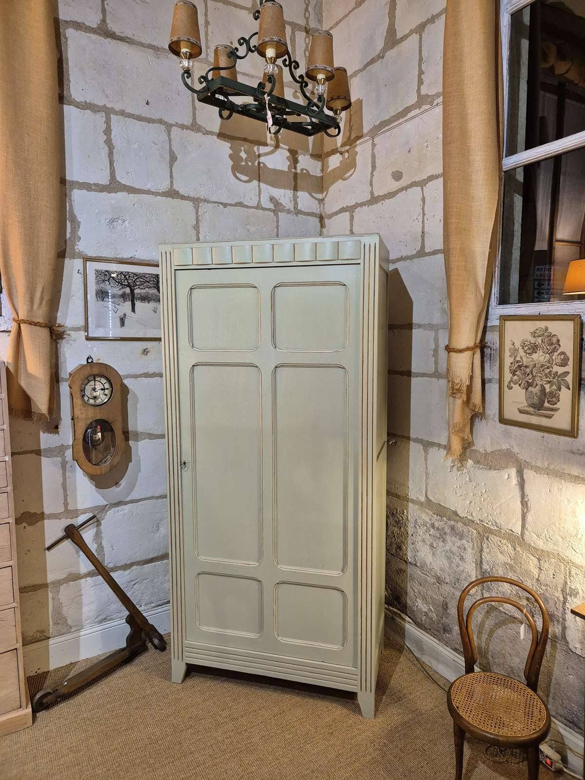 Vintage Parisian bonnetière