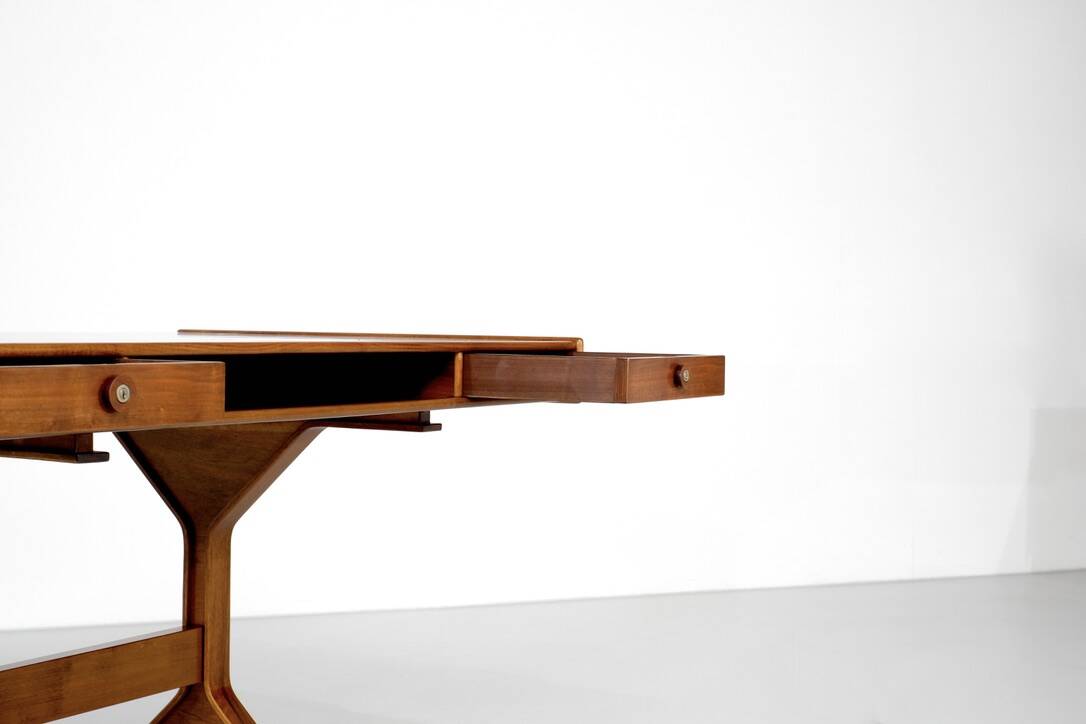 “530” desk by Gianfranco Frattini for Bernini, Italy 1960s.