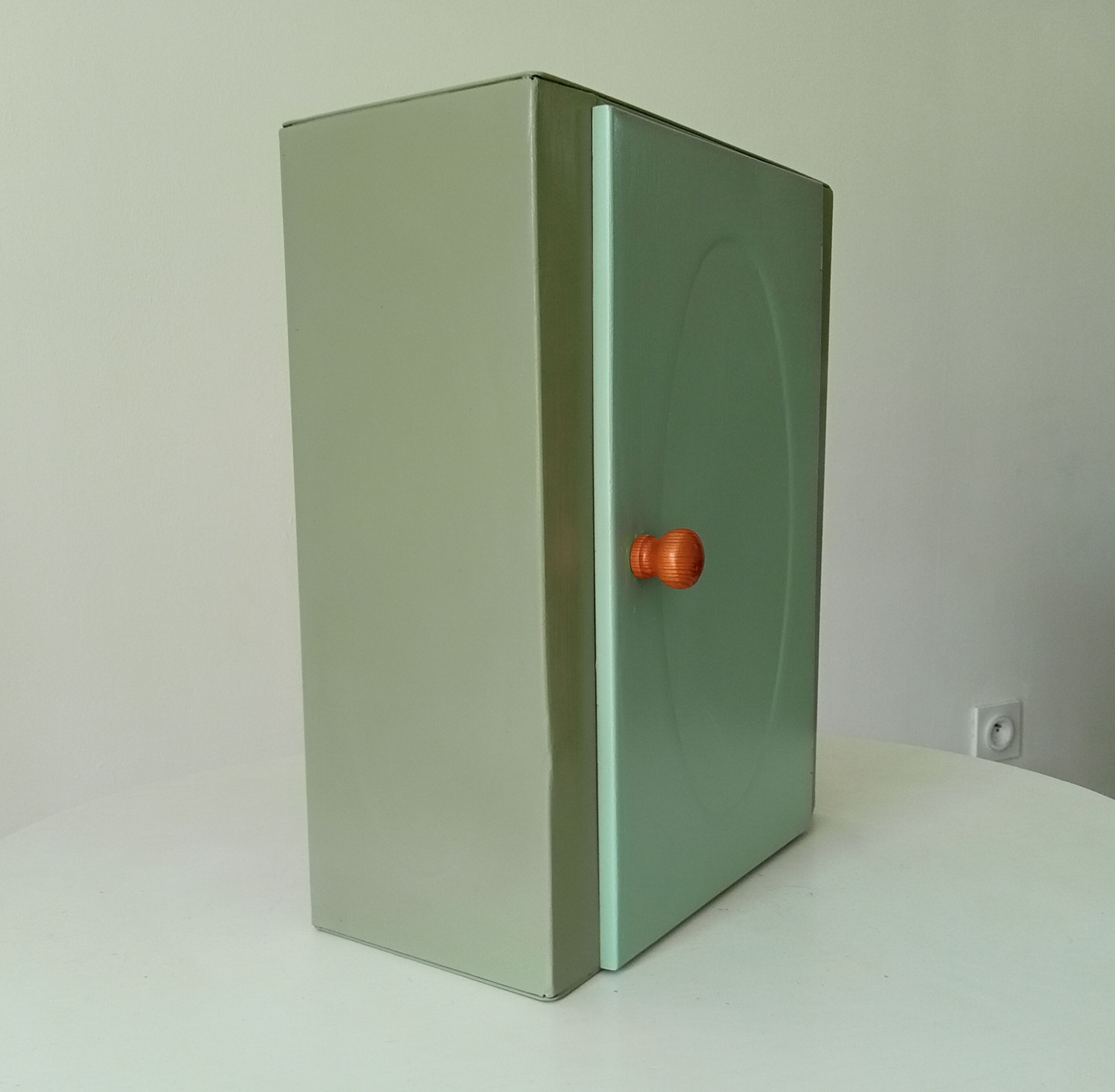 Vintage metal medicine cabinet 60s/70s