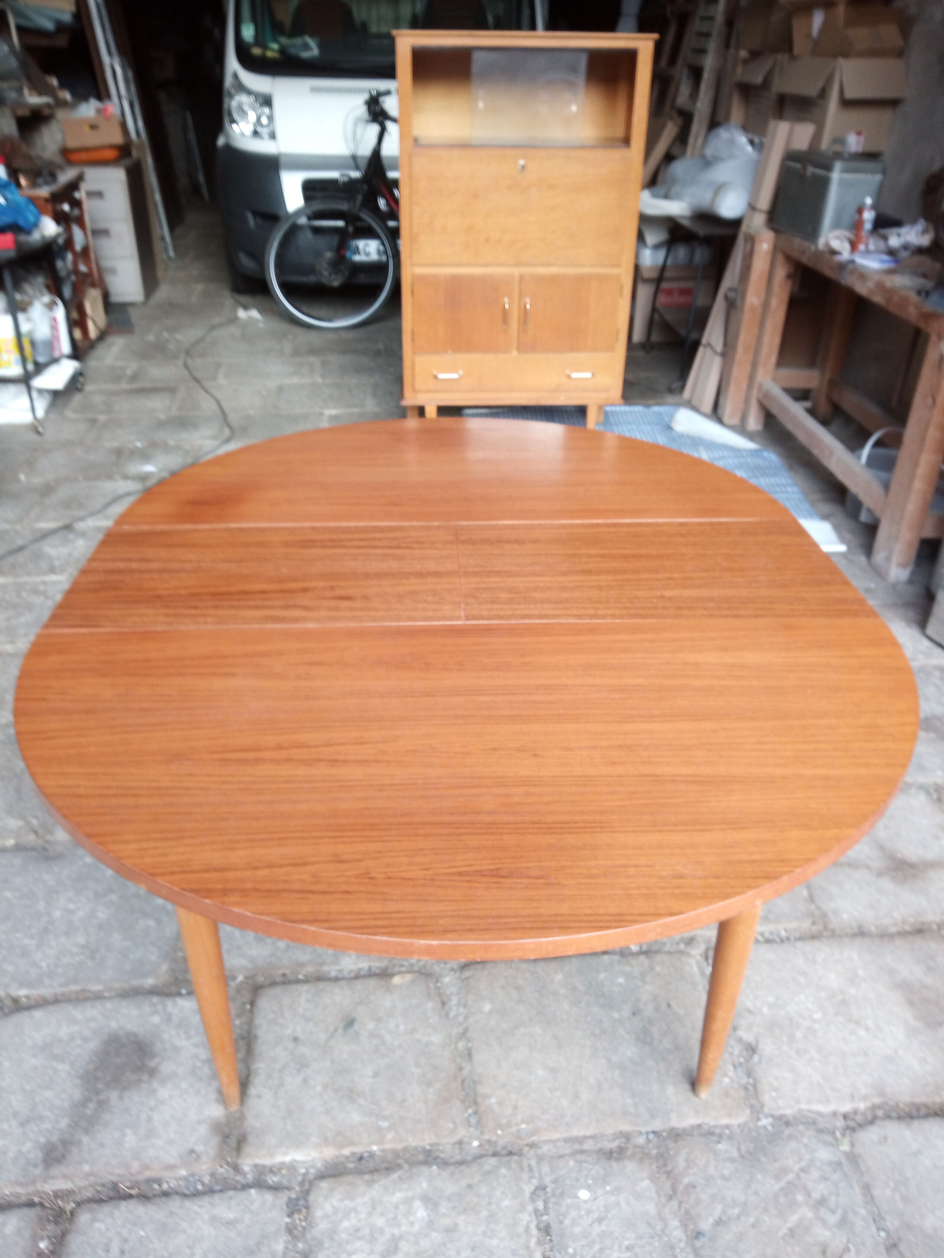 Round table expandable vintage