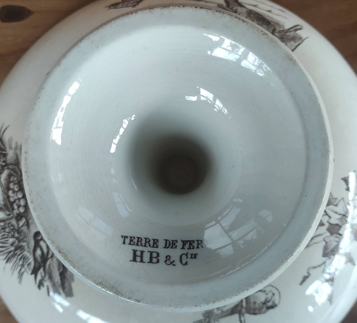 Old fruit bowl terre de fer hb & cie/tableware/sepia