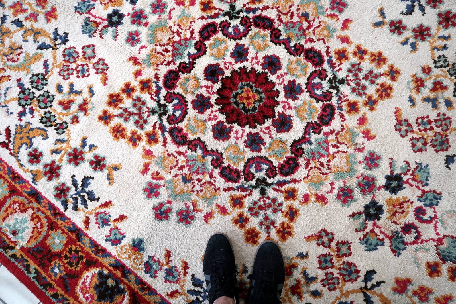 Vintage French Savonnerie wool rug, ivory field & rosace medallion, crimson border, c. 1950s — 202 × 290 cm — 1C1281