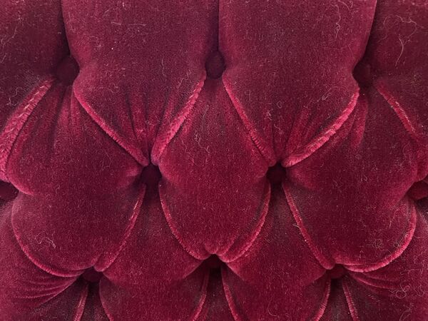 Fauteuil style Louis XV en bois doré et velours rouge