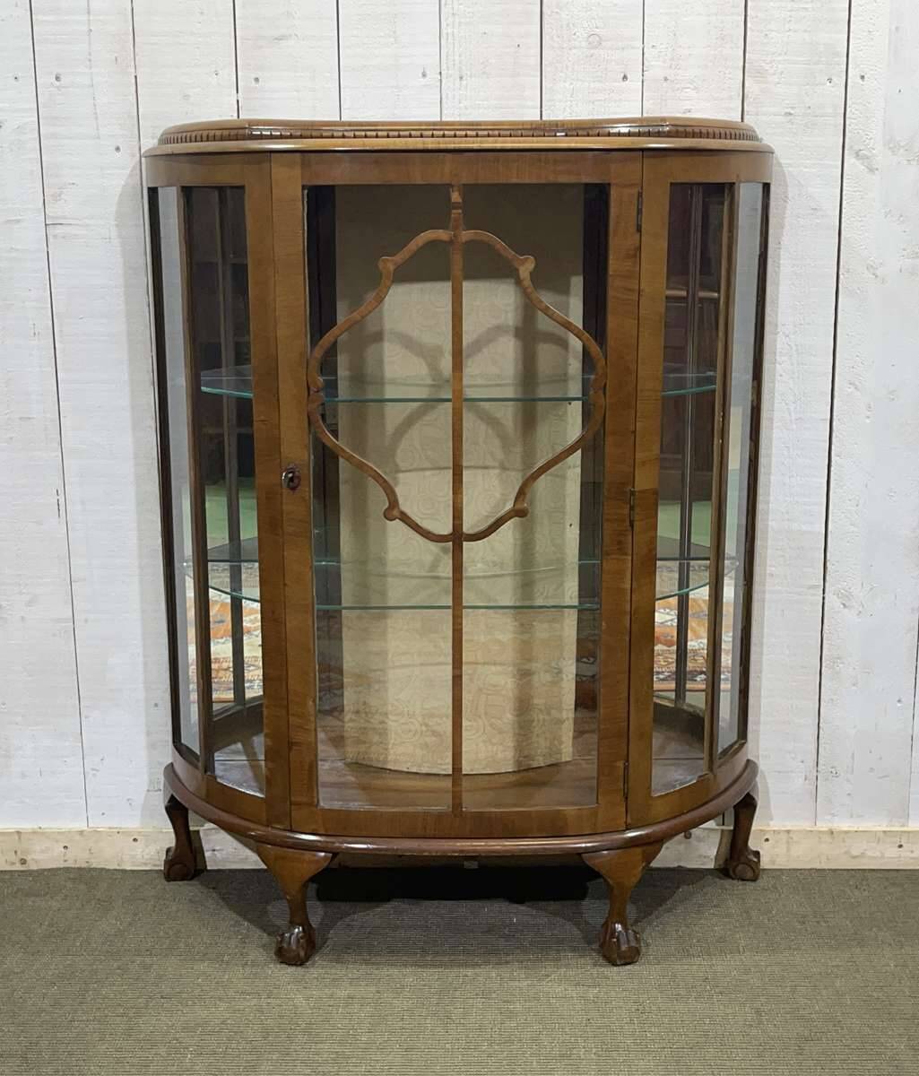 English display cabinet from the 1950s in walnut