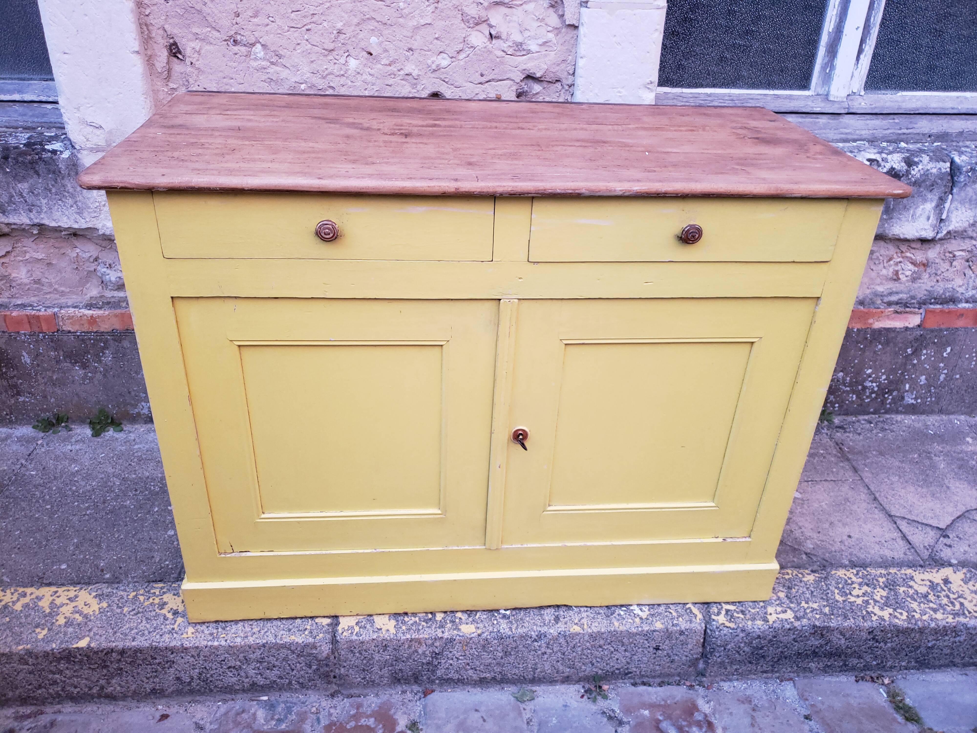 Lemon yellow country buffet