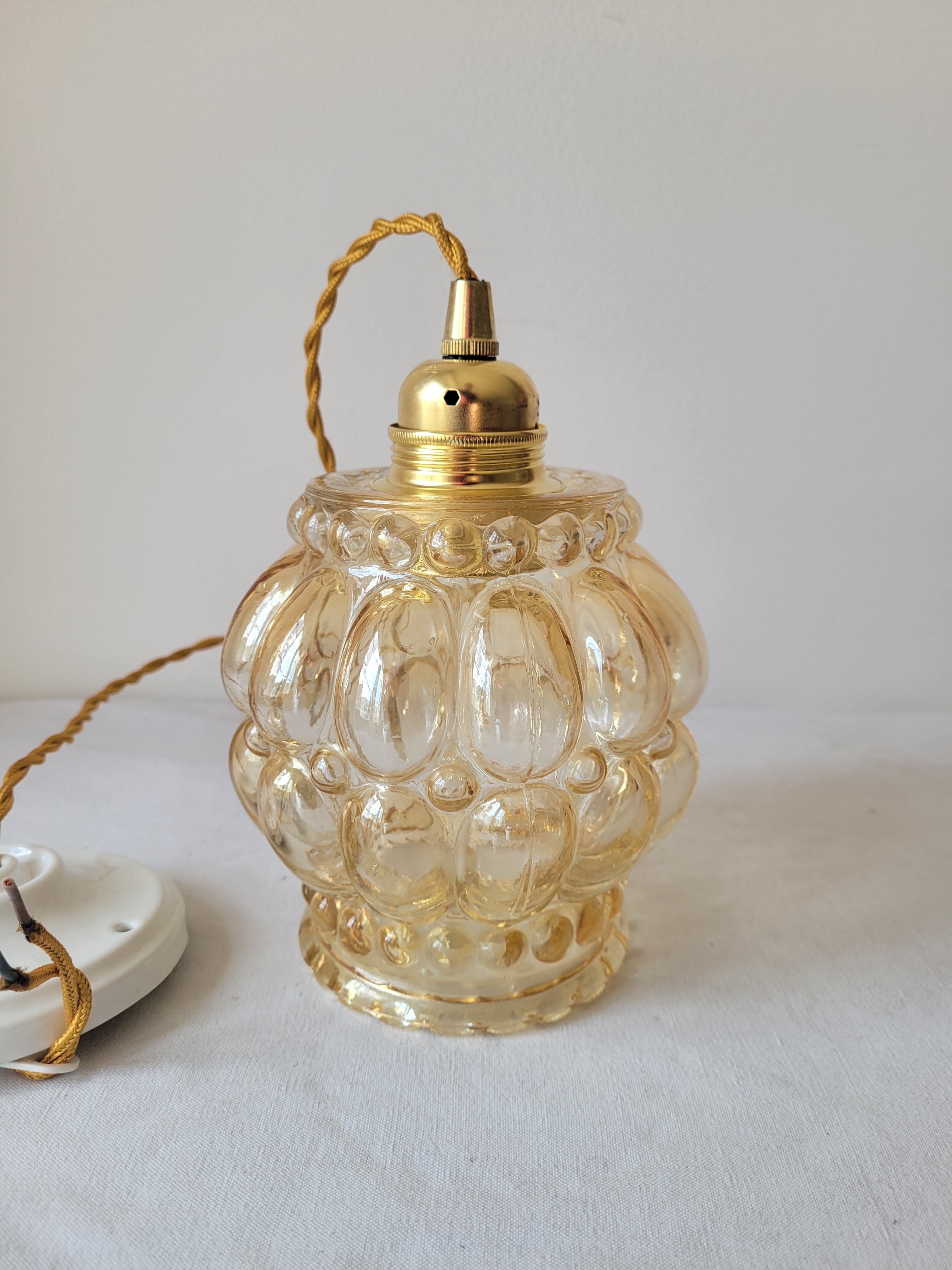 Amber molded glass pendant lamp