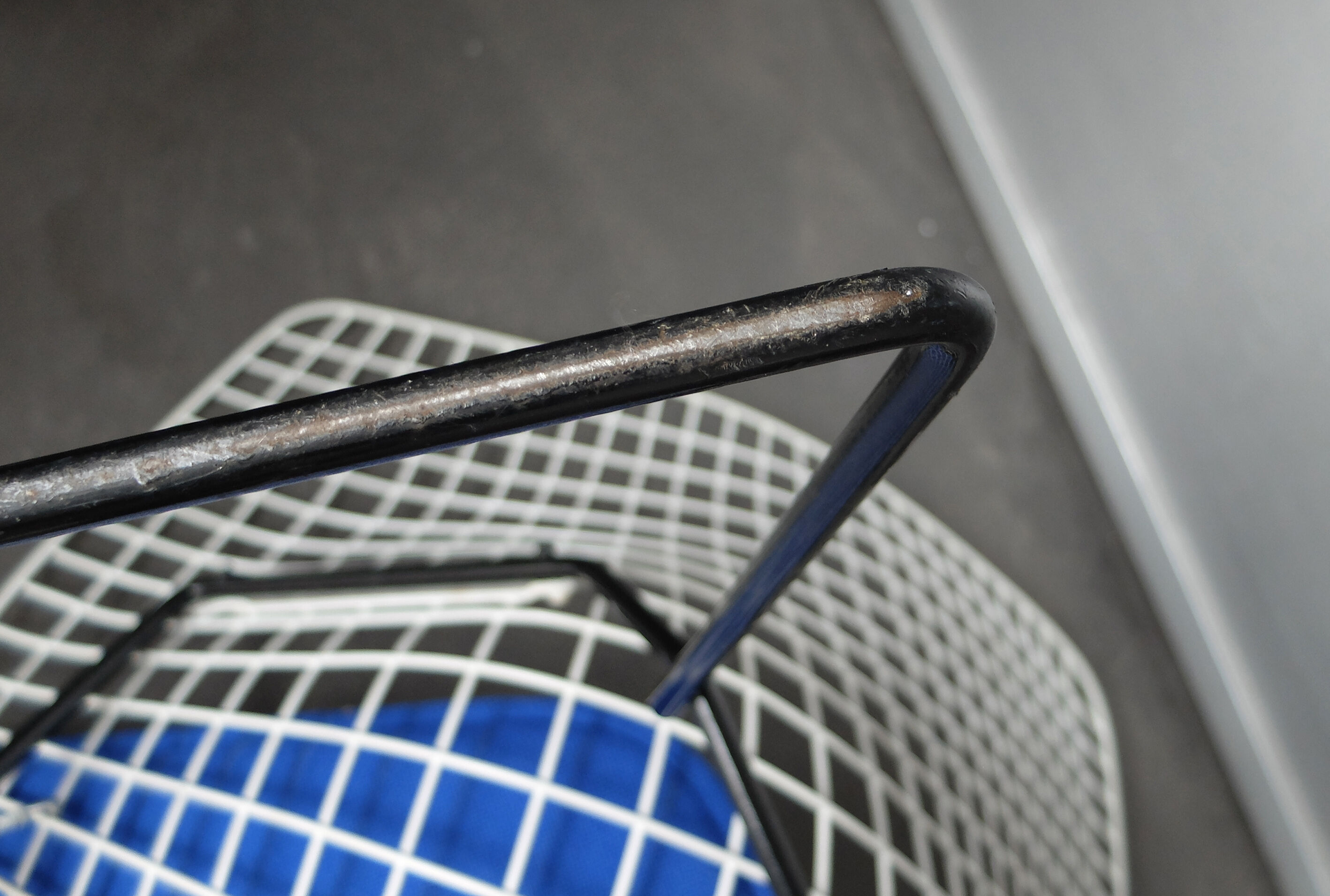 Fauteuil Diamond chair Knoll 421 par Harry Bertoia