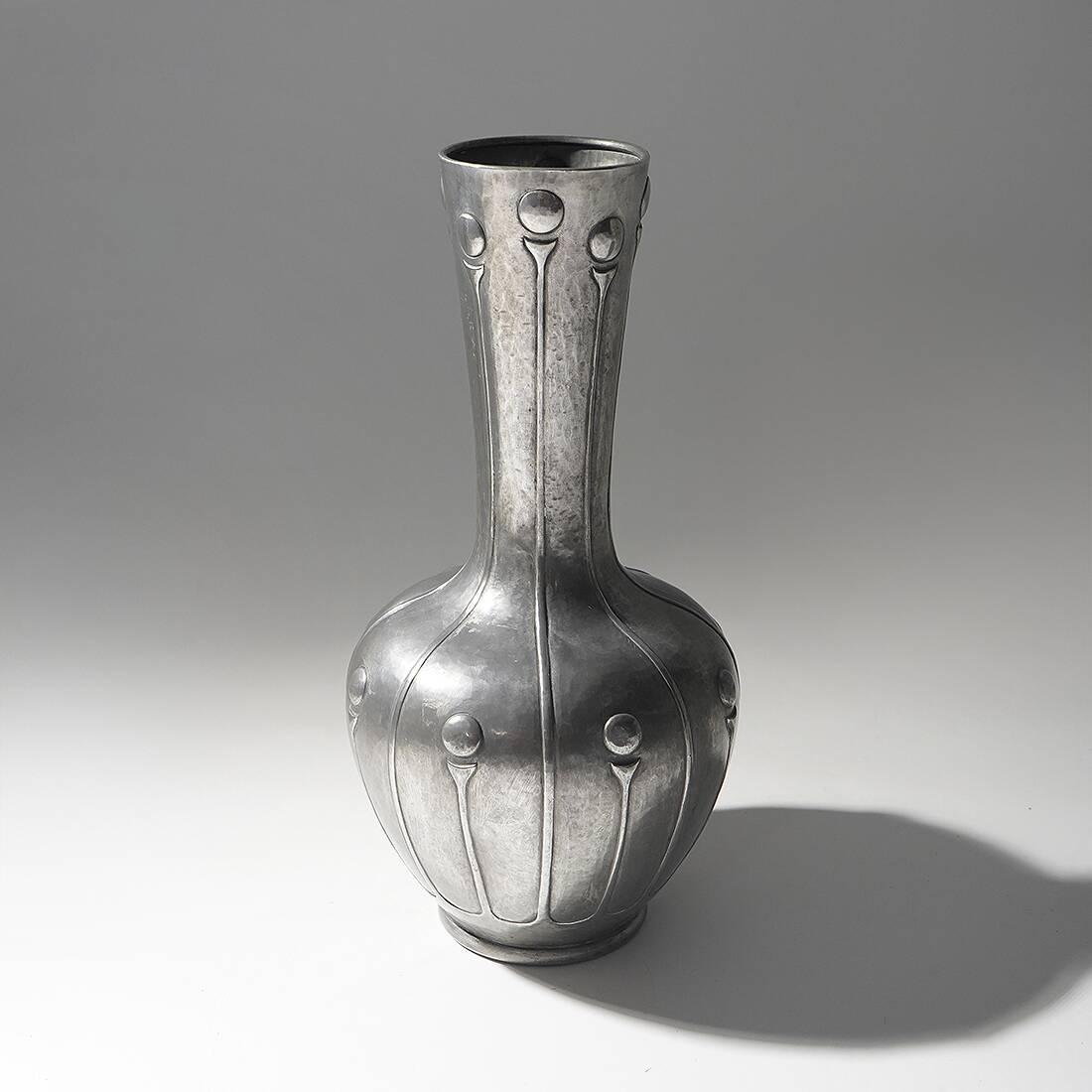 Art Decò pewter vase by Bellotti, 20’s