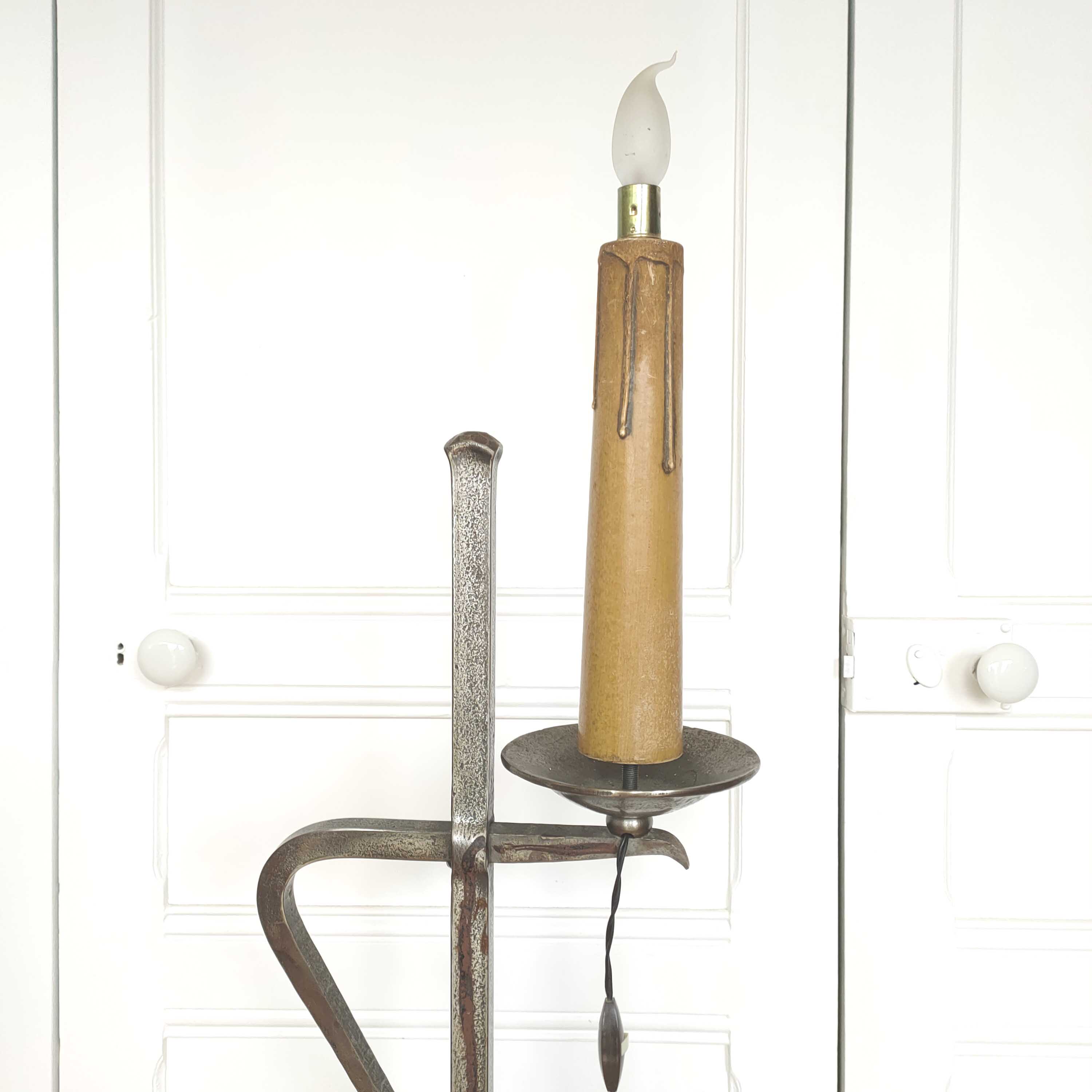 Lampadaire tripode fer forgé brutaliste