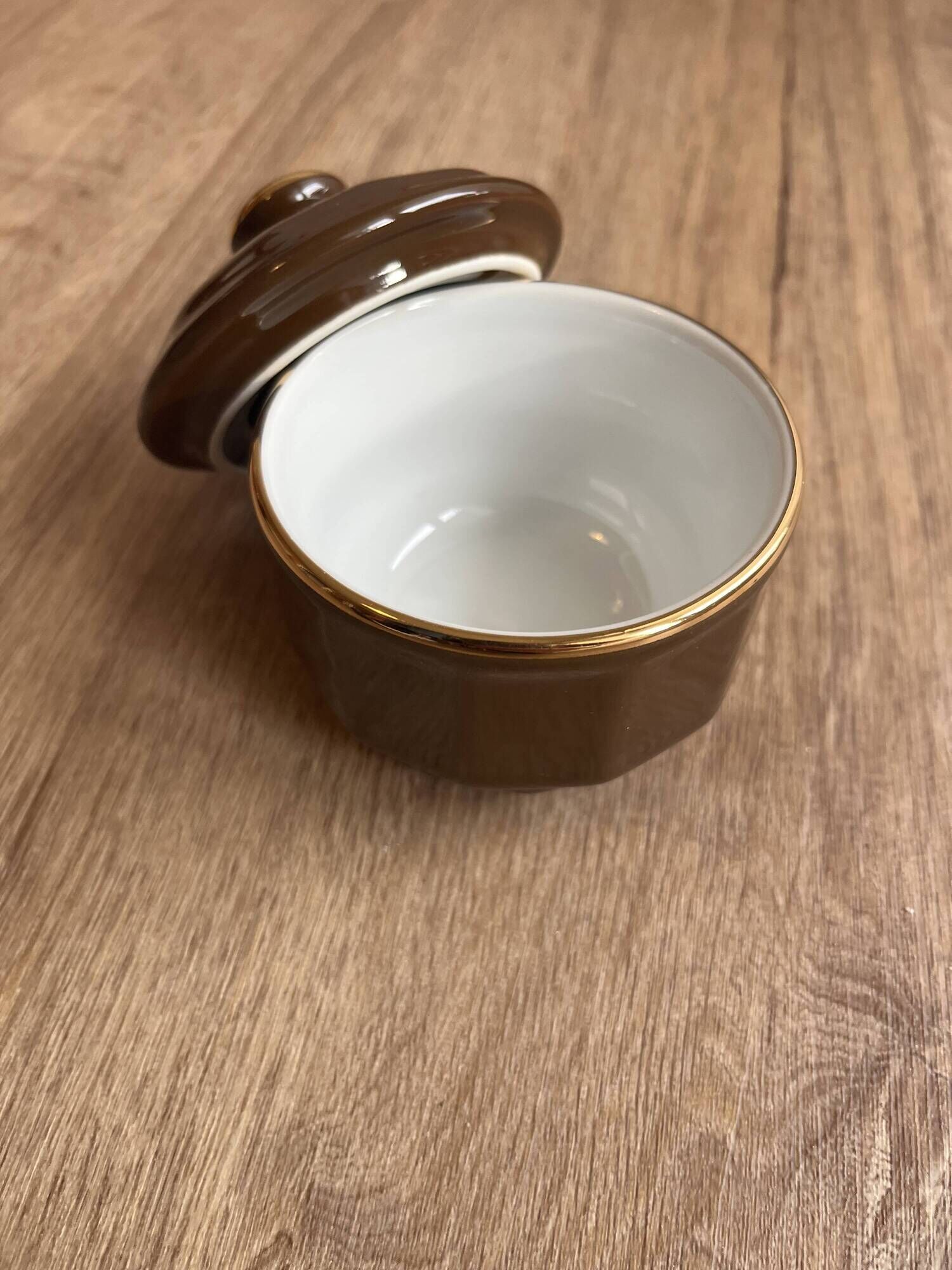 Coffee cups, Cappuccino, Yves Déshoulières, brown and gold, Nescafé