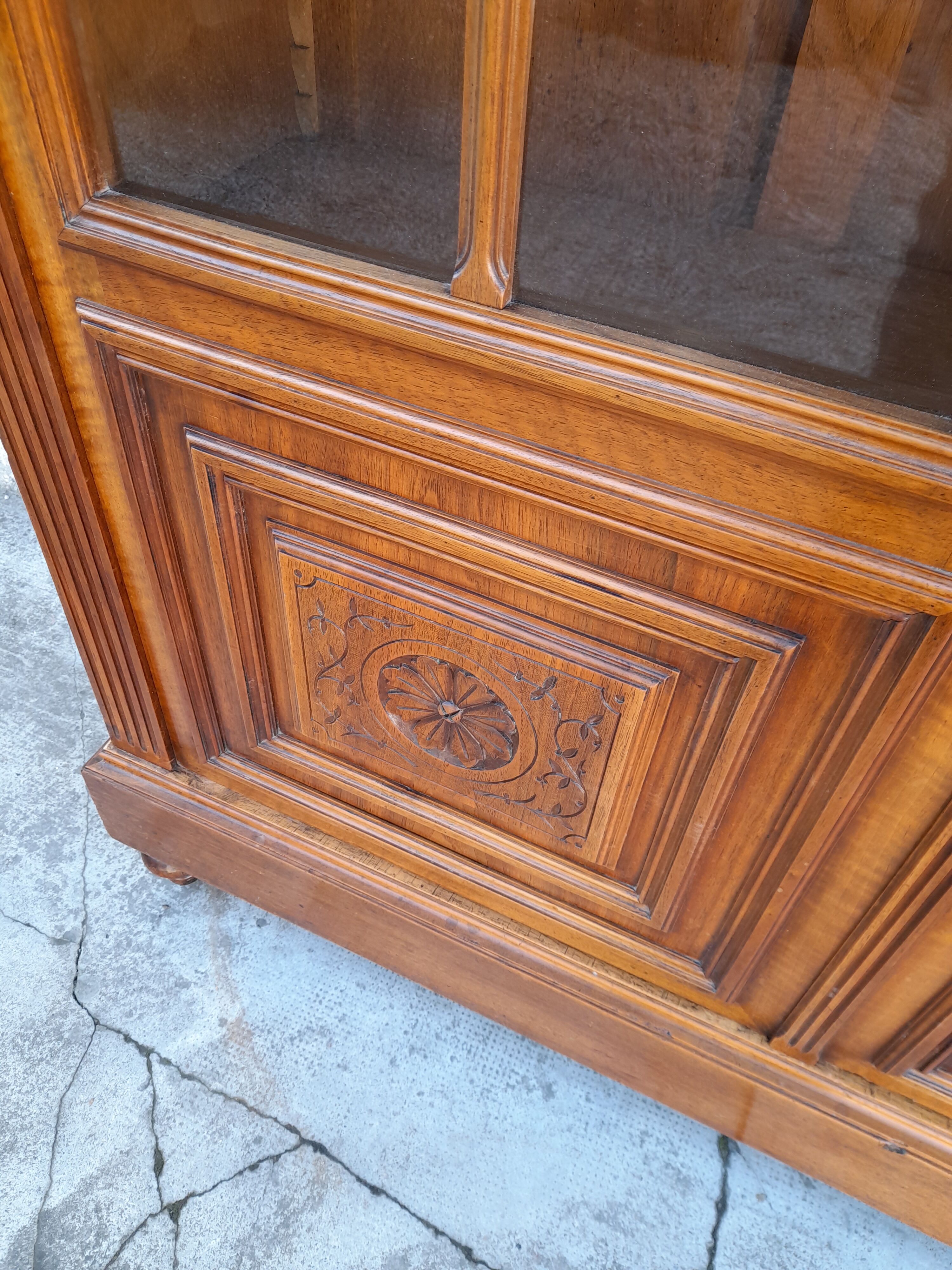 Roman showcase Henri II era 1900