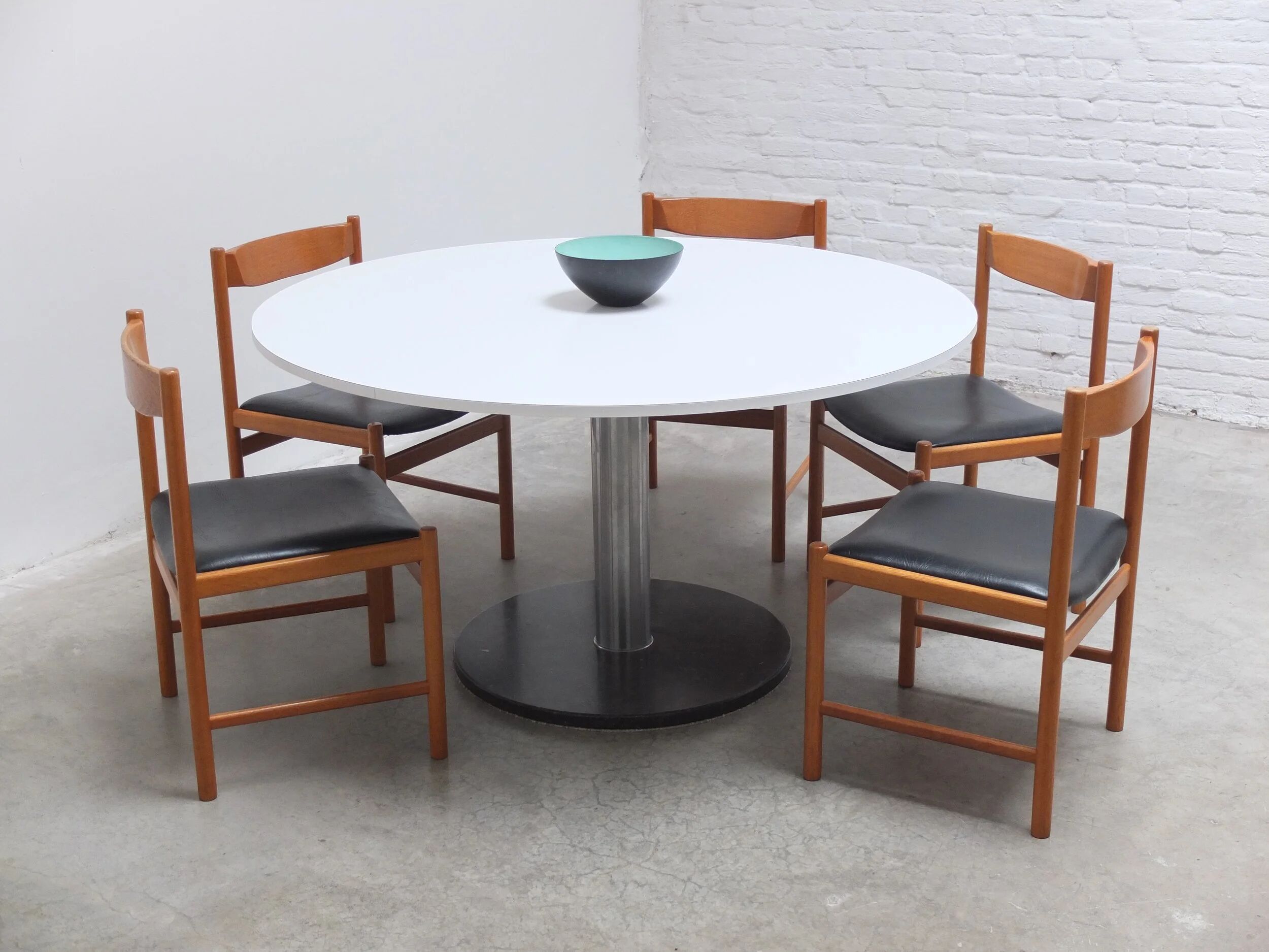 Round pedestal dining table by Alfred Hendrickx for Belform, 1960s